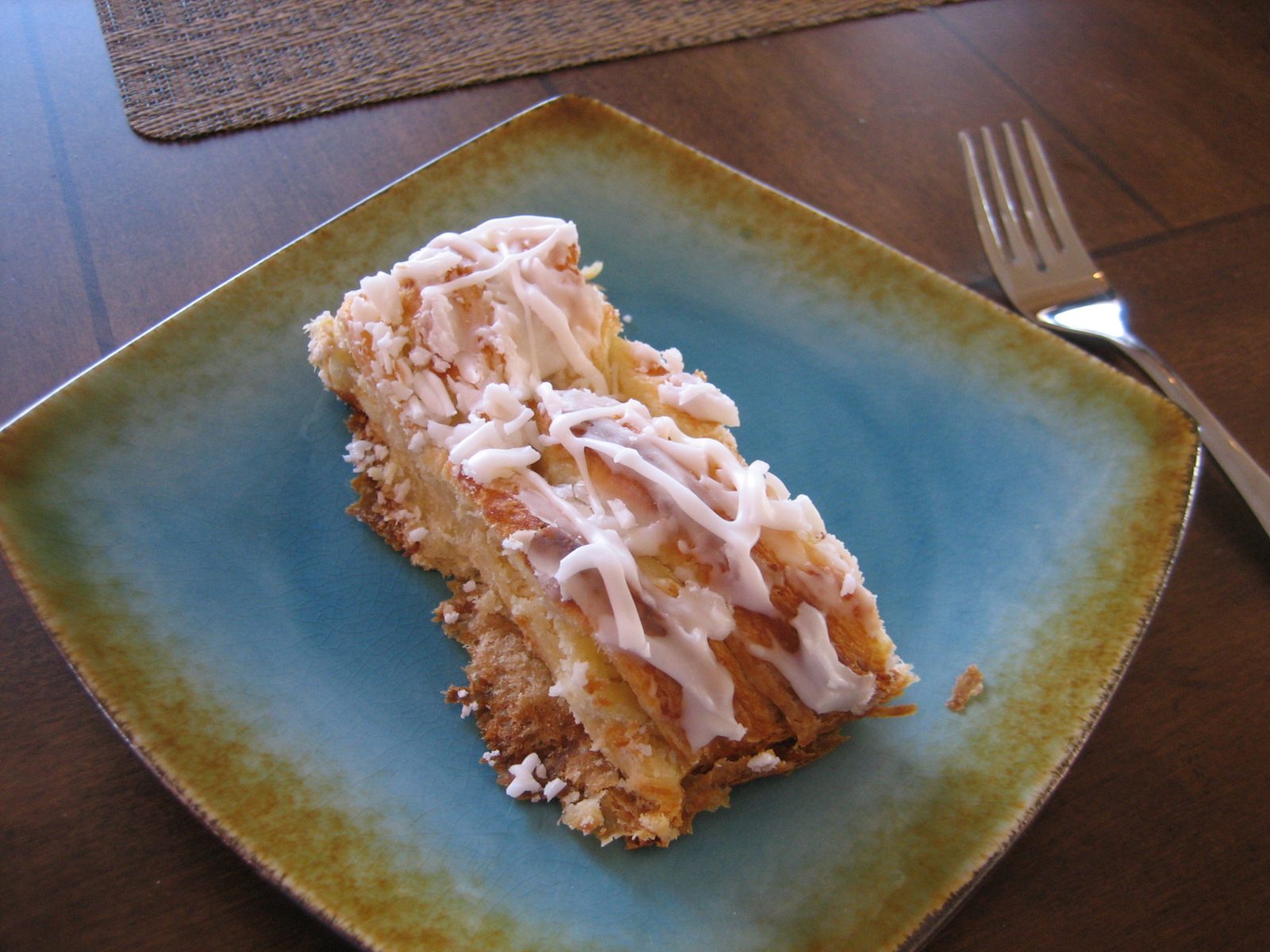One slice of danish, ready for consumption. 