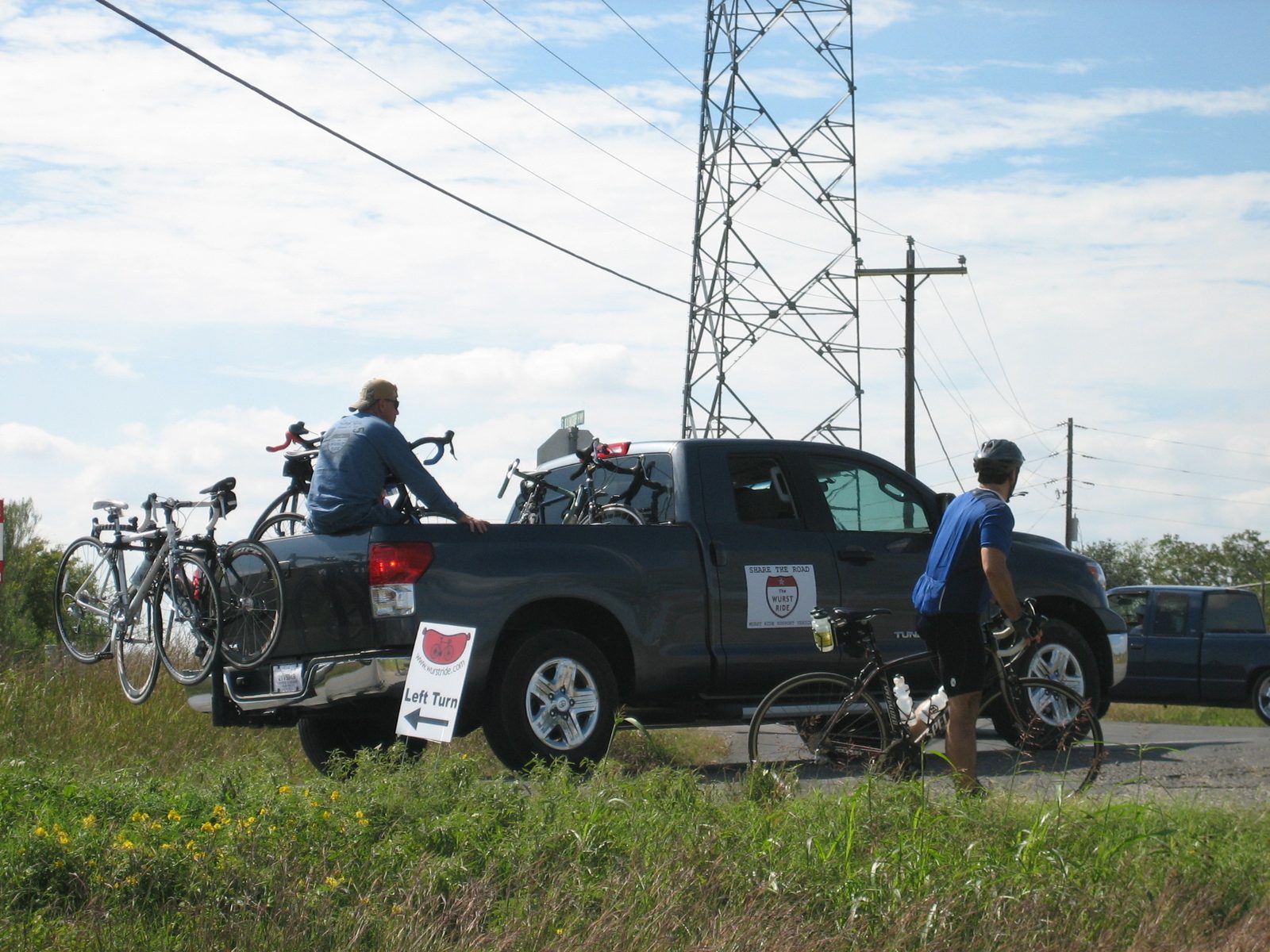 SAG vehicle, full of bikes (though I'm not sure where the riders would have been...).
