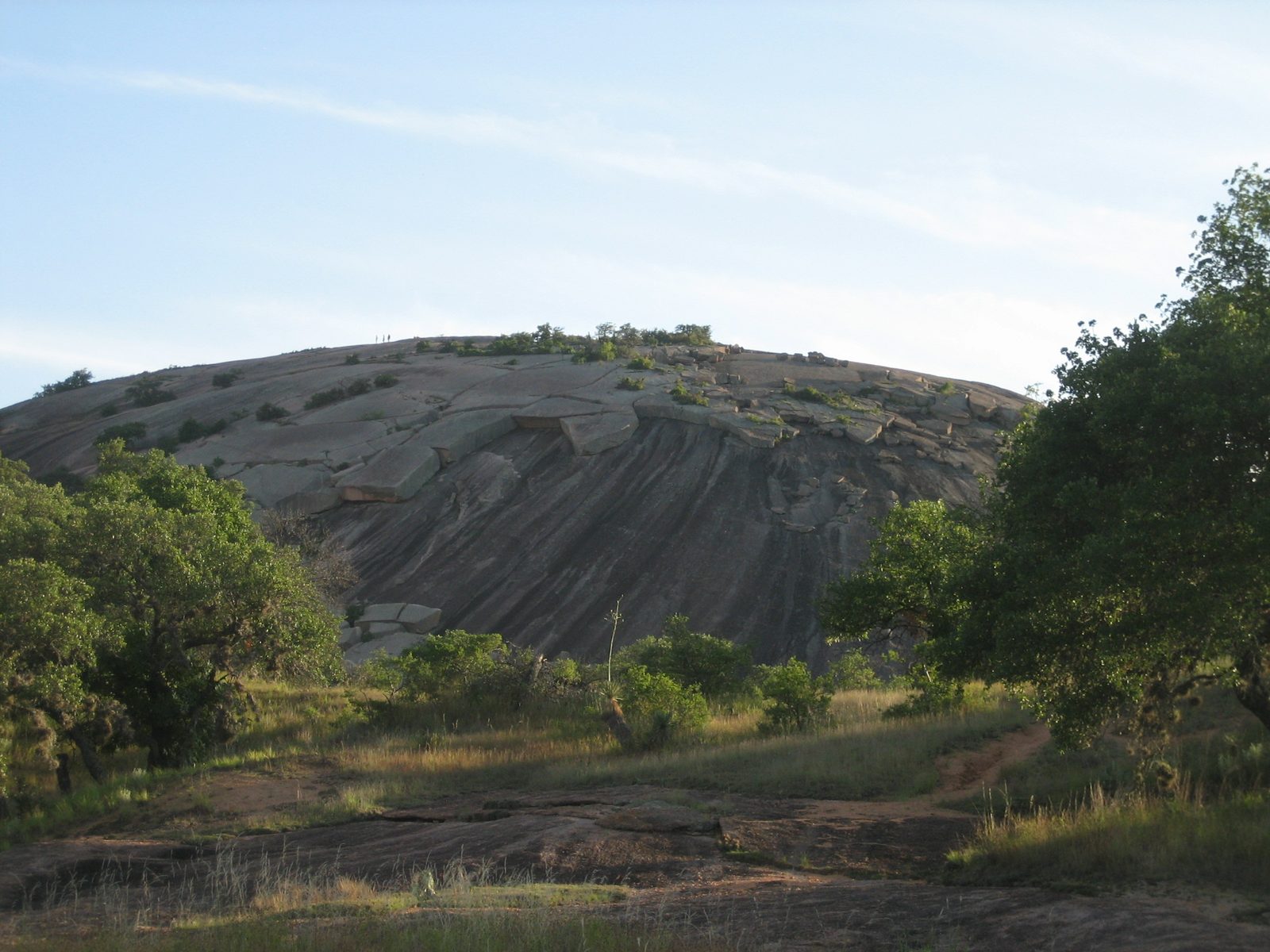 The boulders of E-Rock make me think of rock avalanches - there is obviously a dividing layer...