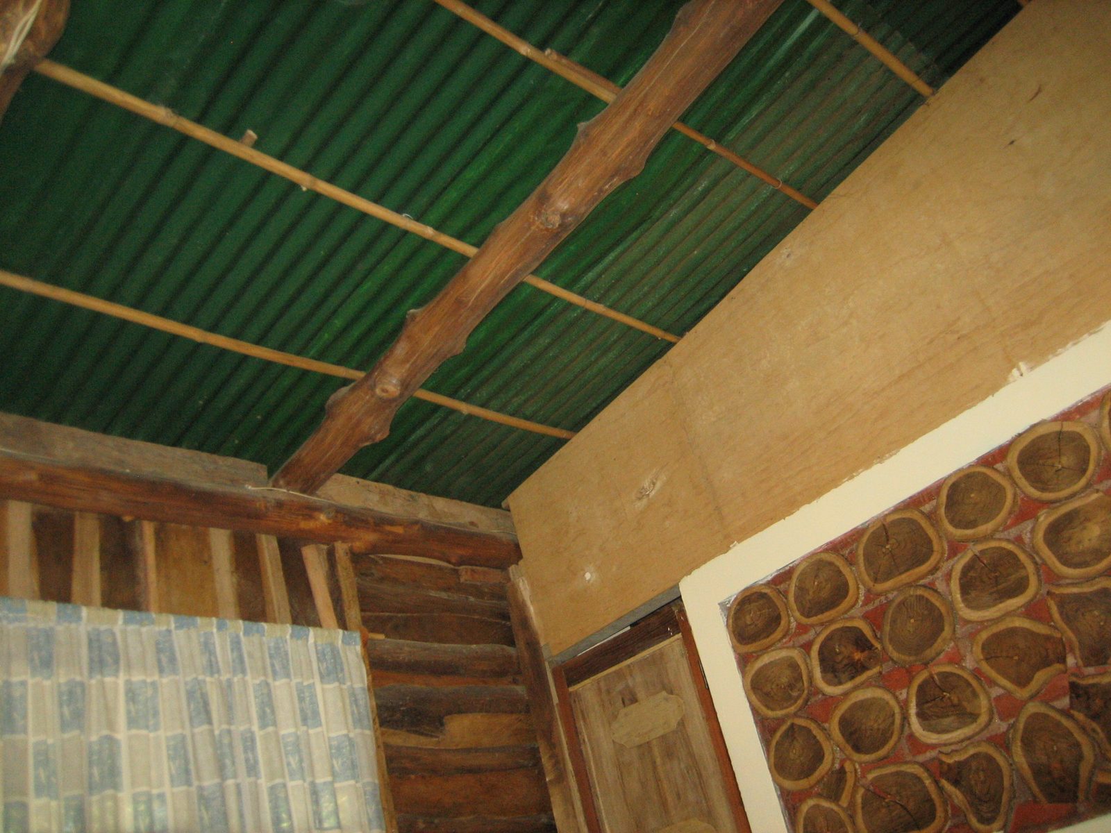 Our room featured many construction materials: wood, corrugated metal, timber...
