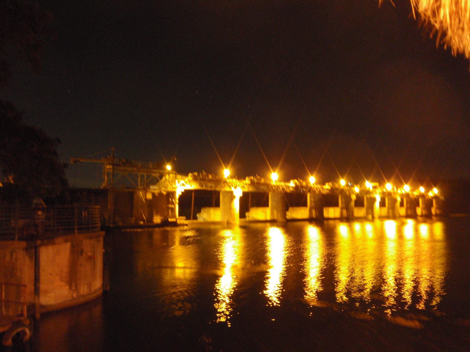 Looking at Tom Miller Dam (bottom of Lake Austin) from the Hula Hut outdoor seating area.