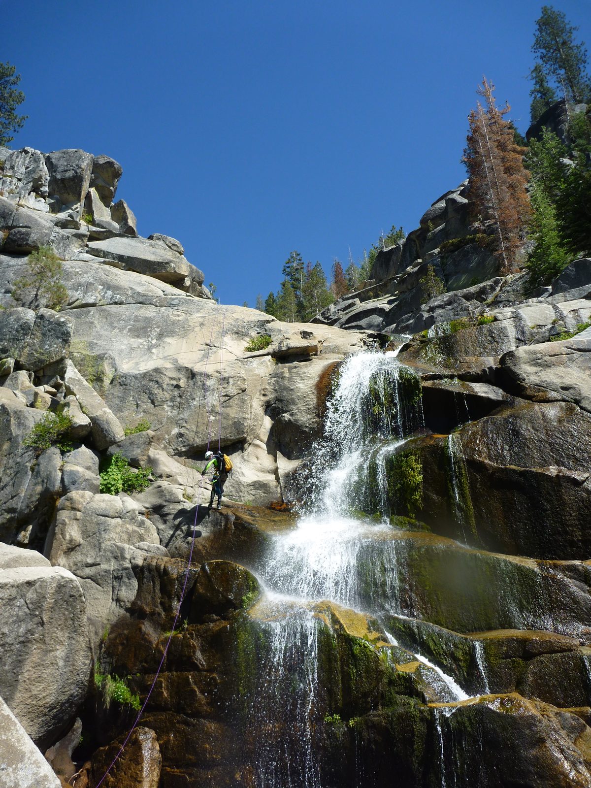 Jon on rappel.