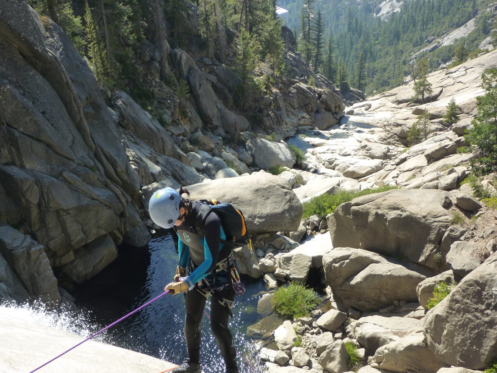 Monica on rappel, shot 1...