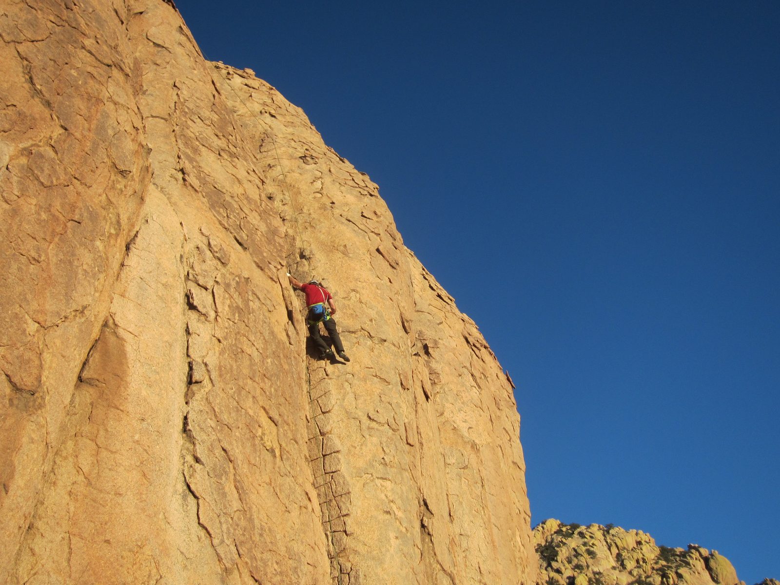 Jay going from one side of the crack to the other.