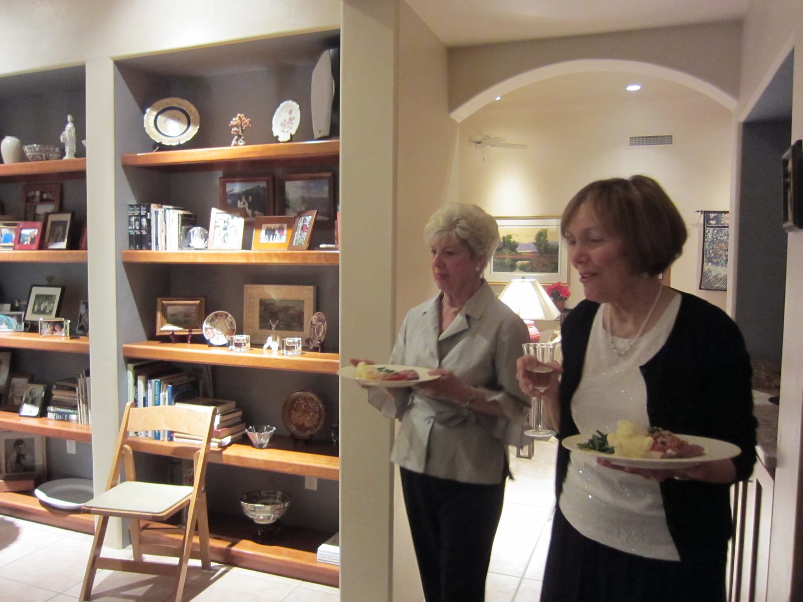 Taffie Eiff and Gretchen Hegemeier bring their dinner plates in.