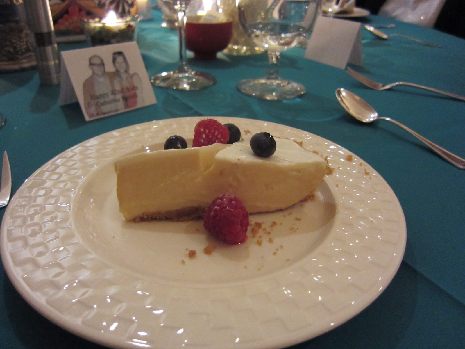 Another shot of the (fabulous) pie and the nice china Mom rented.