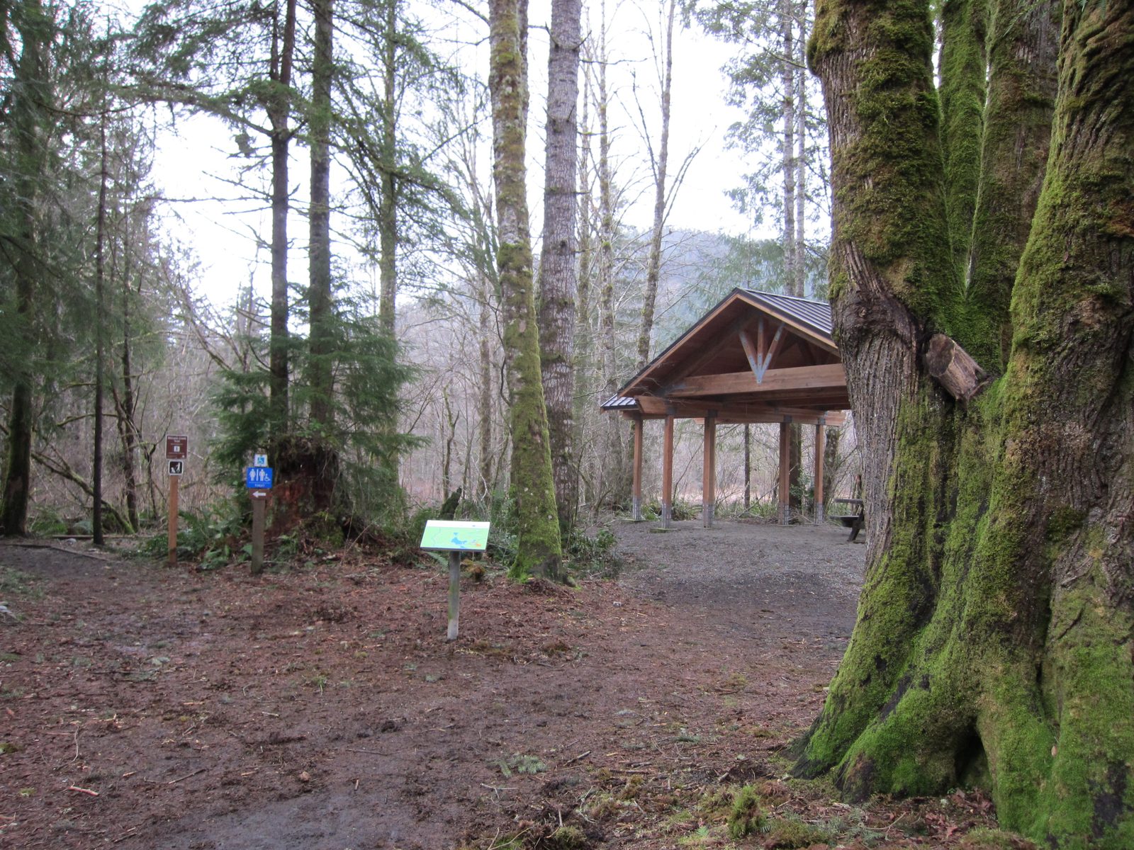 Also, a welcoming hut and bathrooms.  This was literally 0.1 mi. beyond our first hike (where...