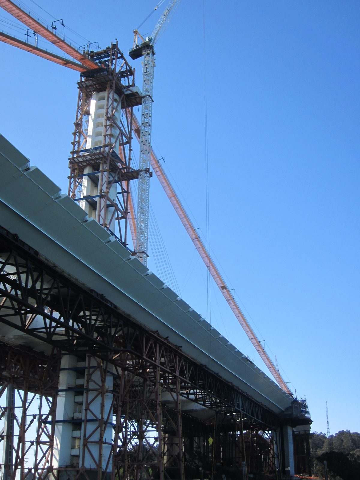 Looking up at the SAS.  Note that this side of the bridge does not have the bikepath, but in...