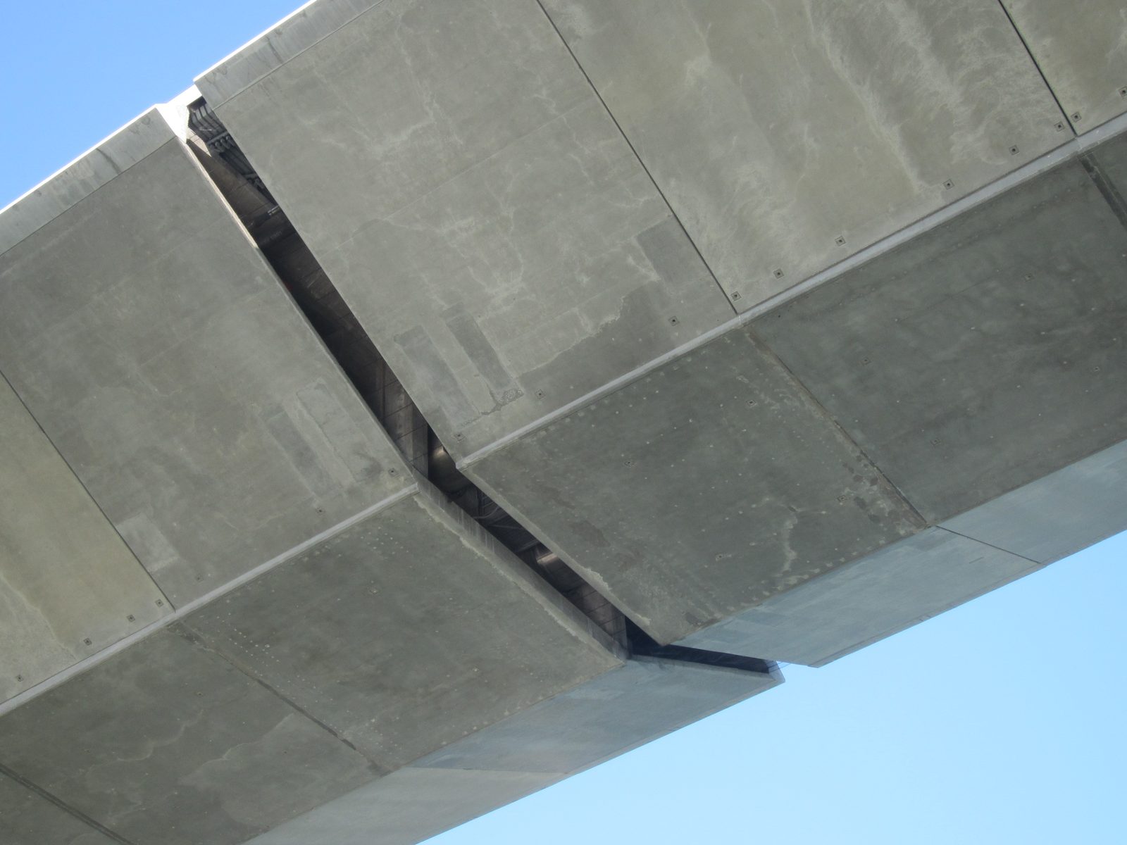 Another view at the joint.  Also, you can see the interior of the concrete segments -- it's...