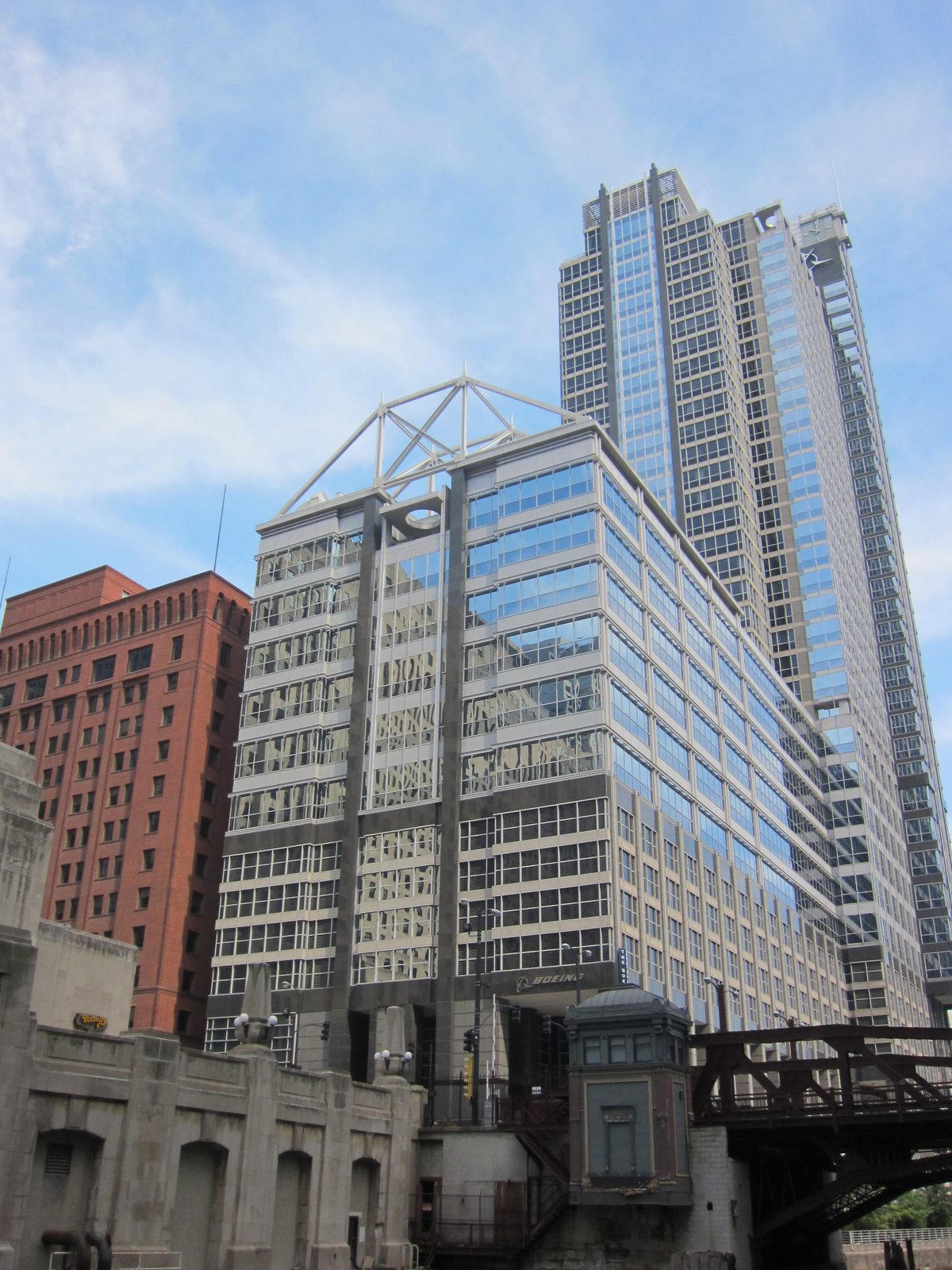 Exo-skeleton-esque roof truss on a building near the Chicago river.