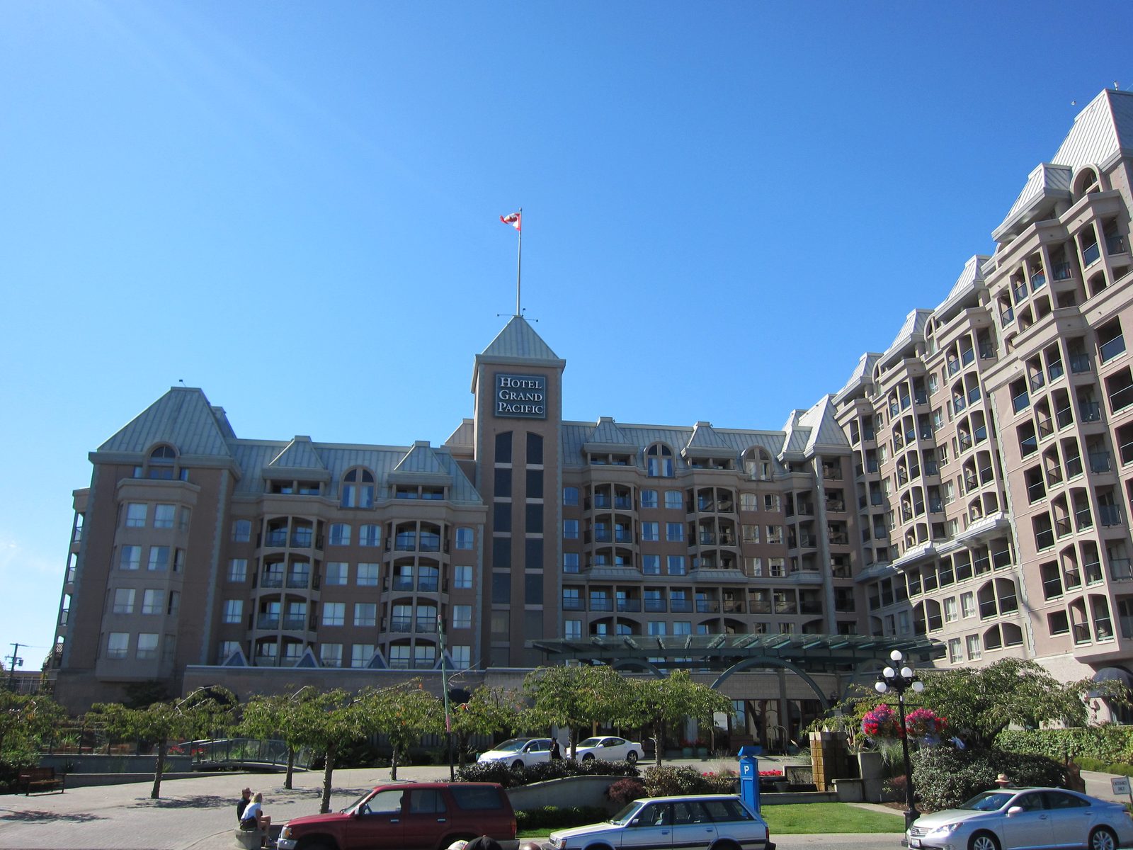 The Hotel Grand Pacific, our hotel in Victoria.  Our rooms were on the third floor (or fourth?)...
