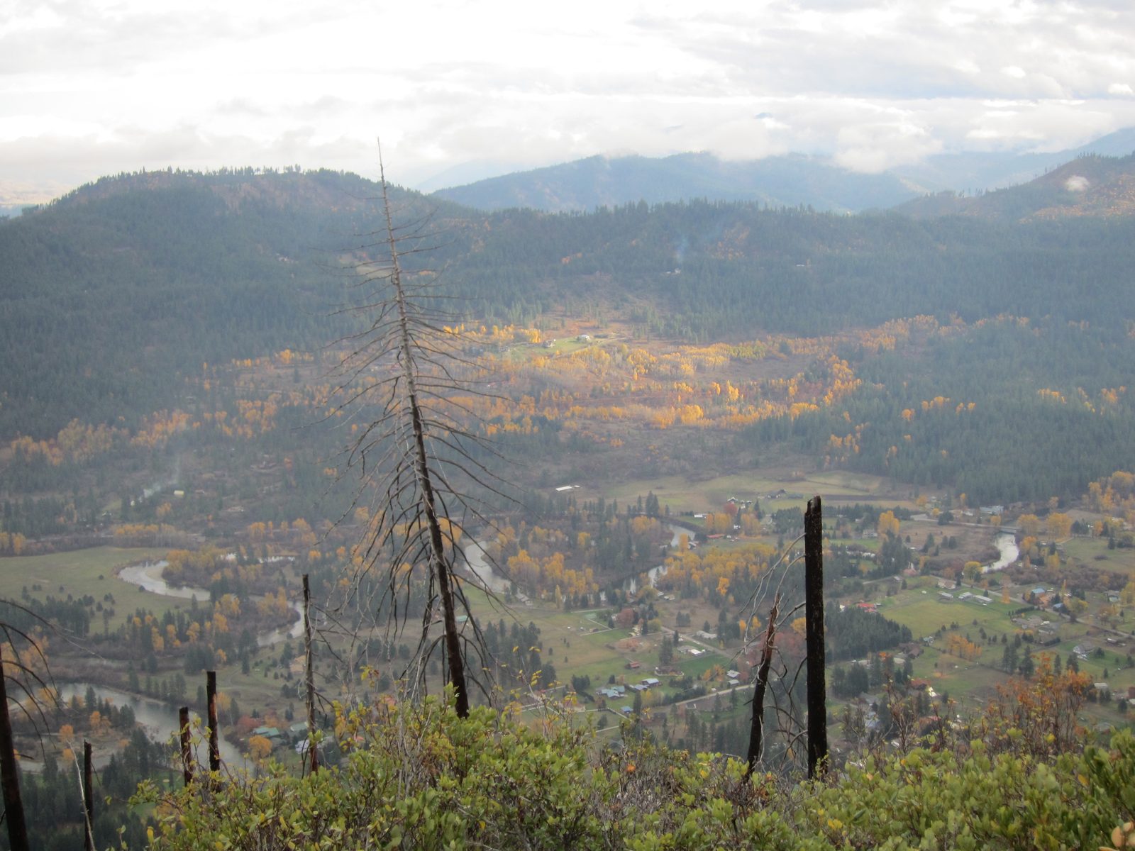 Icicle Creek and the colors around Leavenworth.