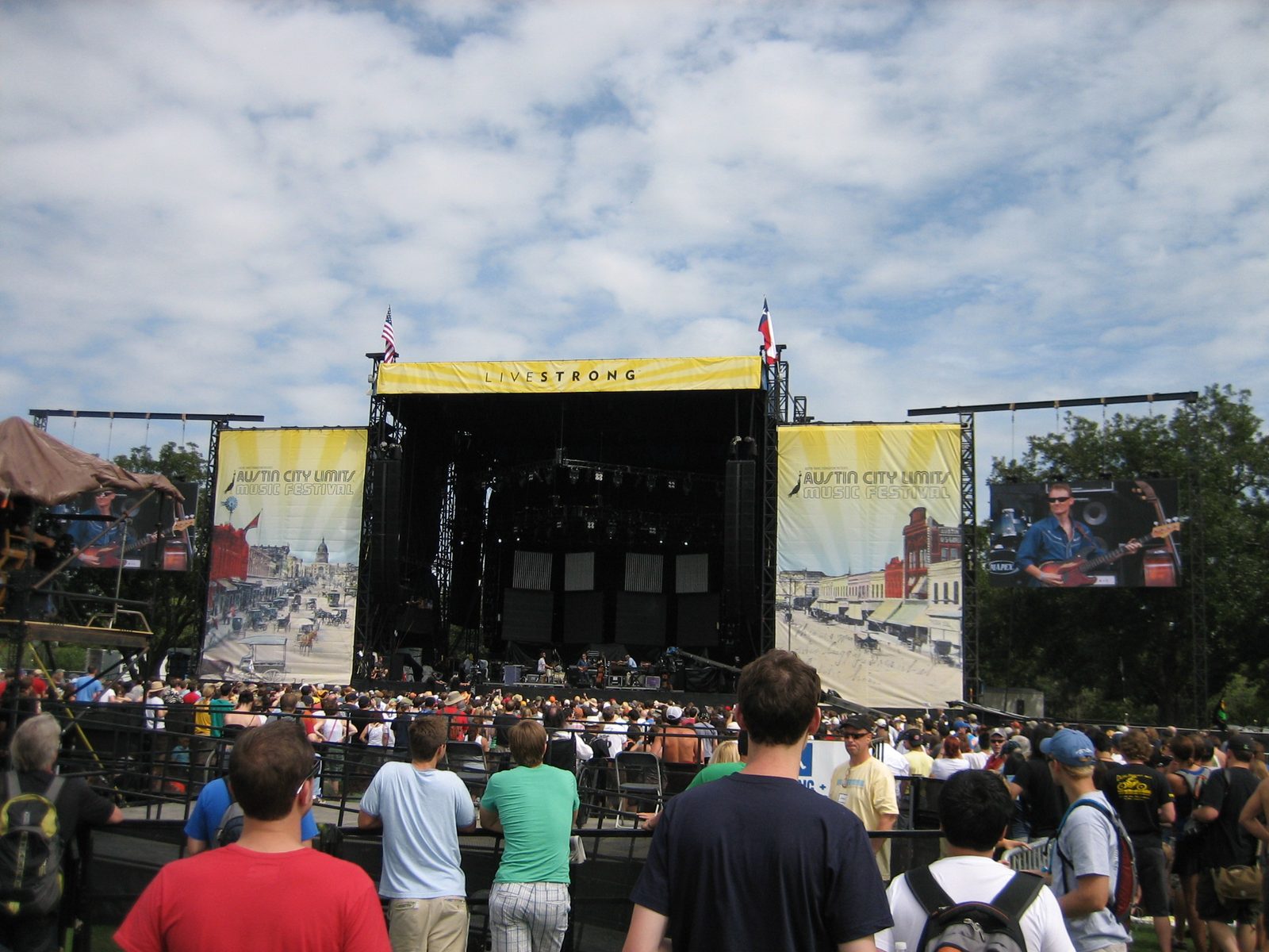 Livestrong stage, with Medeski, Martin, and Wood playing.  Good band.  Wood (pictured on screen)...