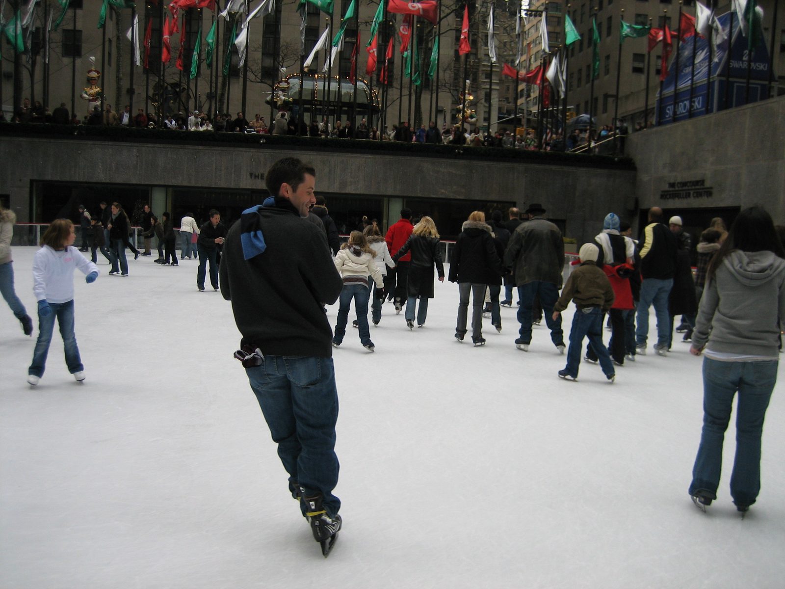 Jay skating through the crowds