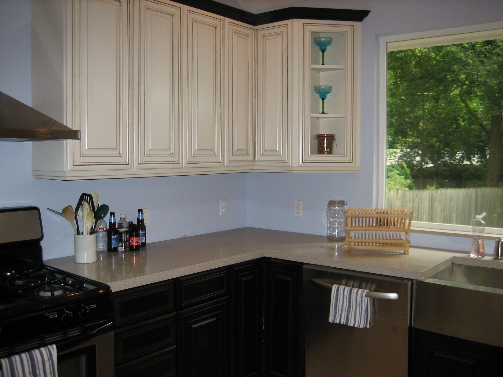 Corner with display shelf