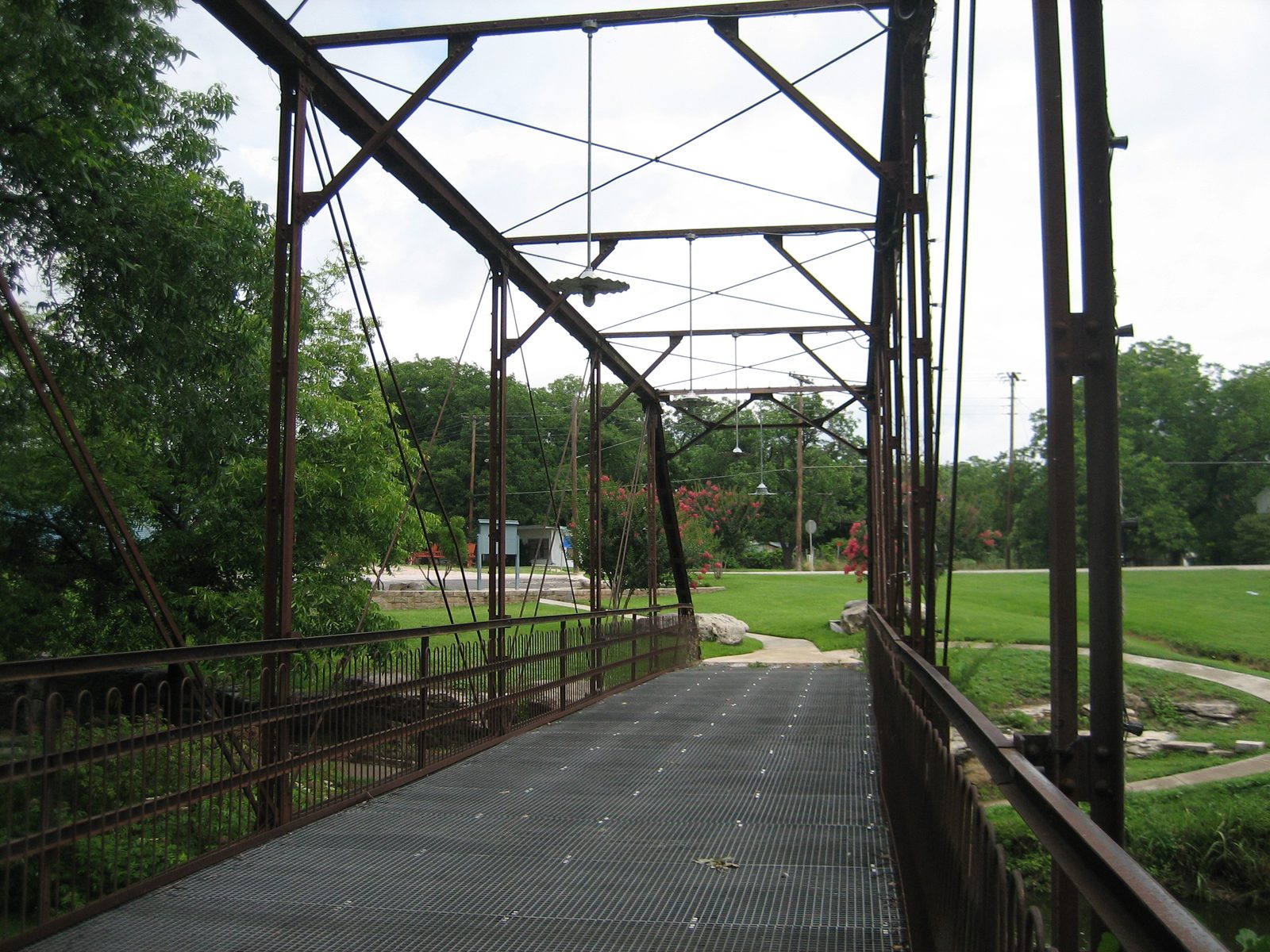More detail of the bridge.  Why didn't Darien have fun stuff like this?