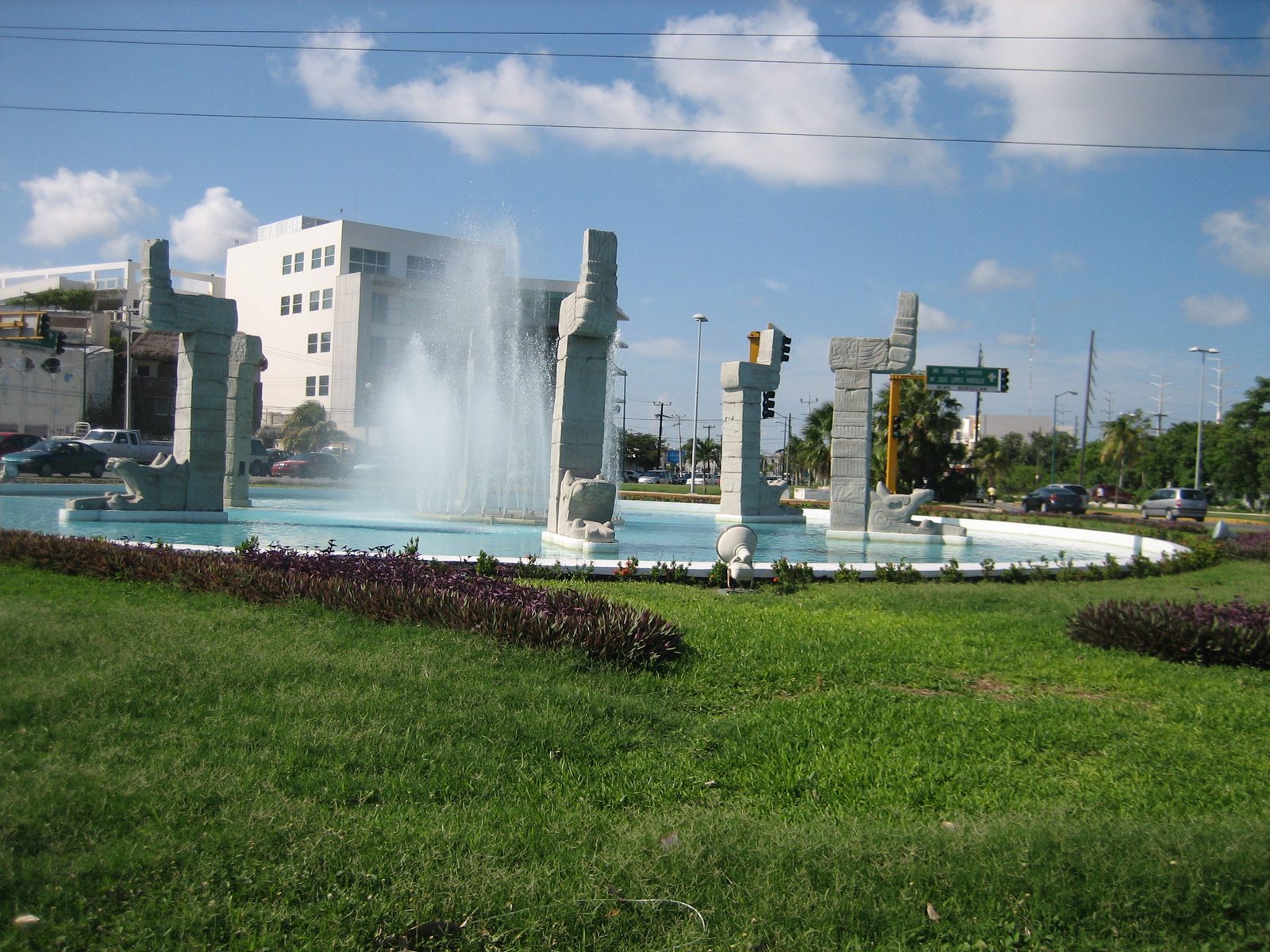 One of the fountains in the middle of a roundabout in Cancun Centro.