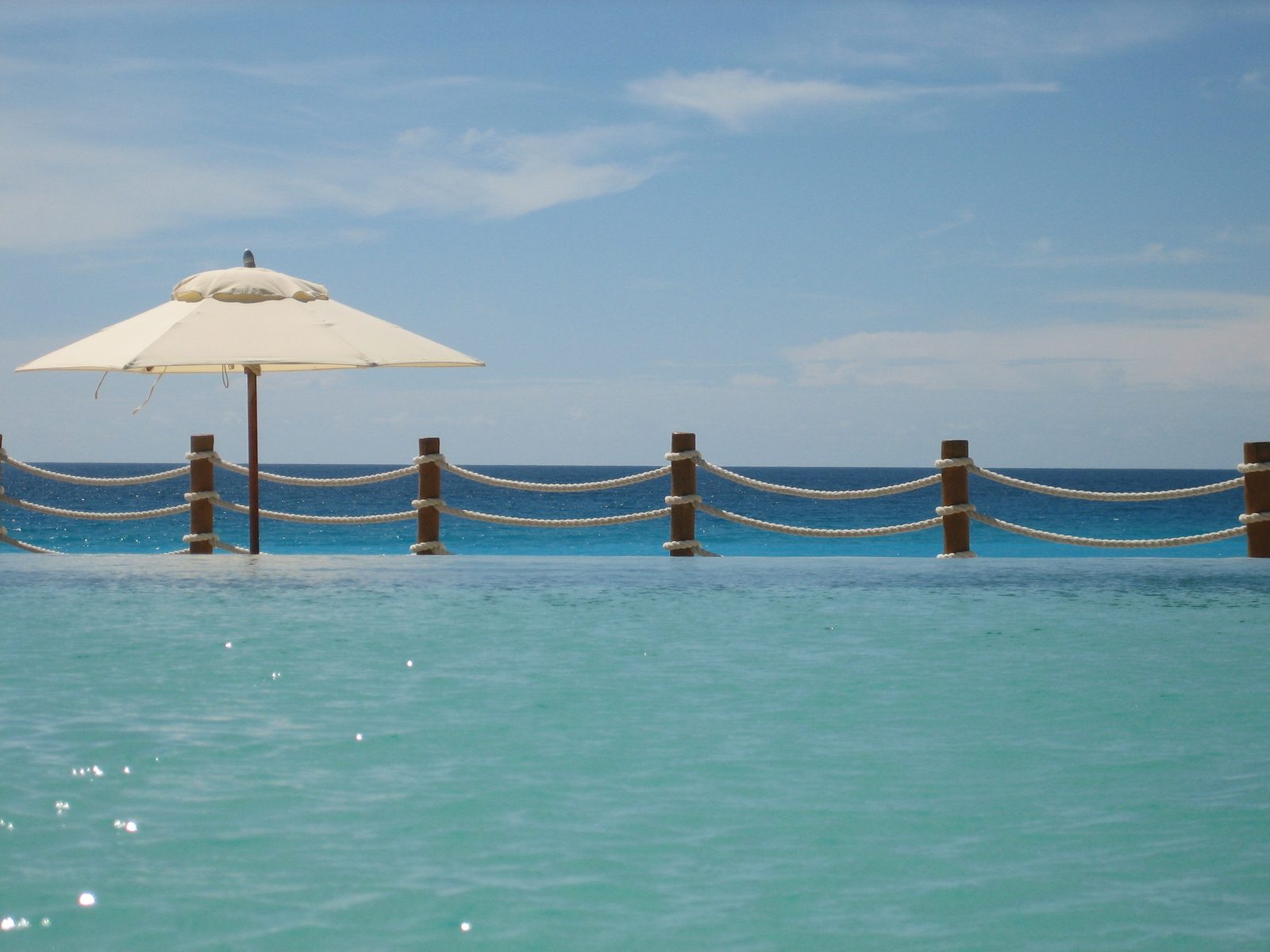 An attempt at capturing the "infinity"-ness of the pool.
