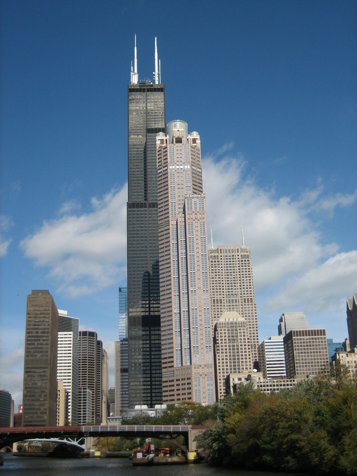 Not sure why 311 Wacker seems to be leaning in this picture; it's far enough from the edge to...