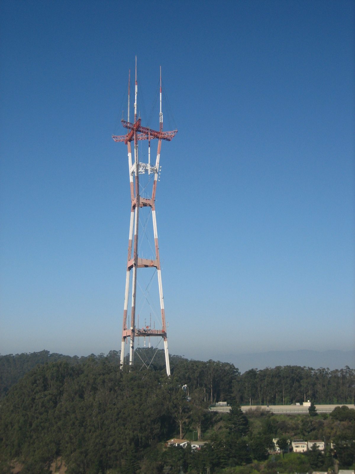 Nothin' like a good ol' fashioned giant antenna to look over a city and make you feel safe at home.