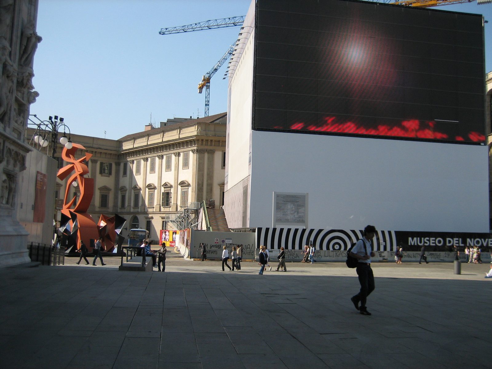 Looking to the right of the front of the Duomo.  That big black rectangle is actually a TV...