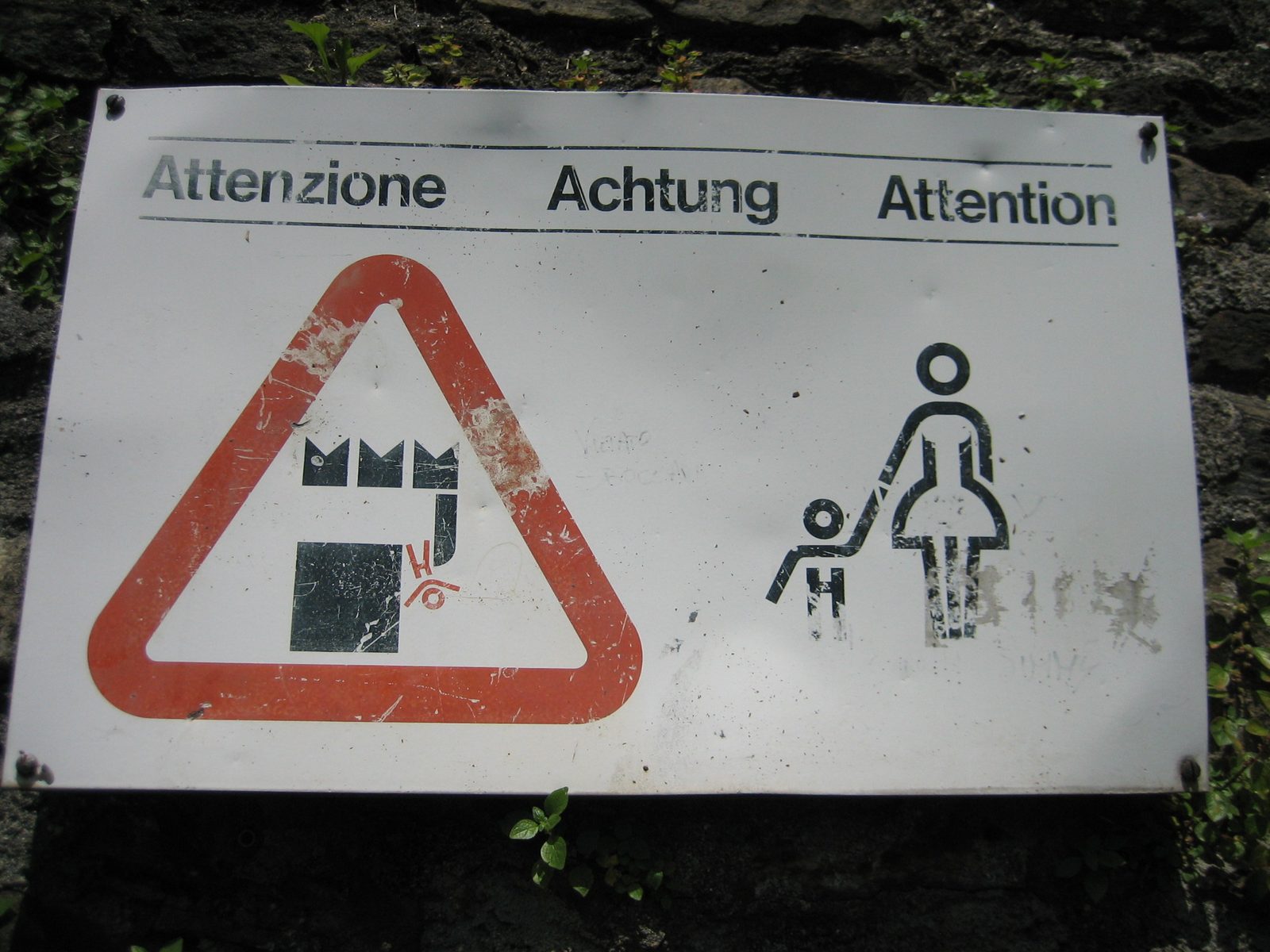Probably my favorite pictogram of the whole trip.  I assume it is saying "Do not let your...