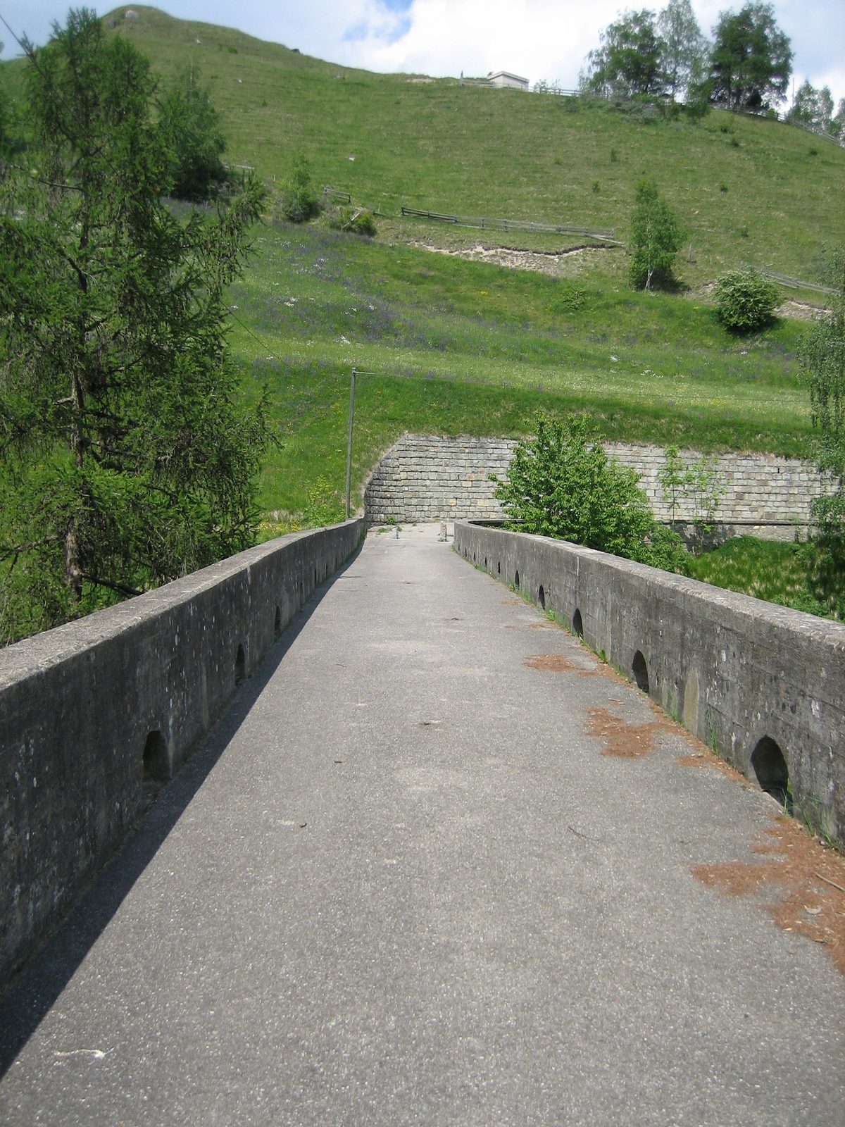 Again, Val-Tschiel is a one-lane bridge.  Great for a walking path, not great for driving anymore.