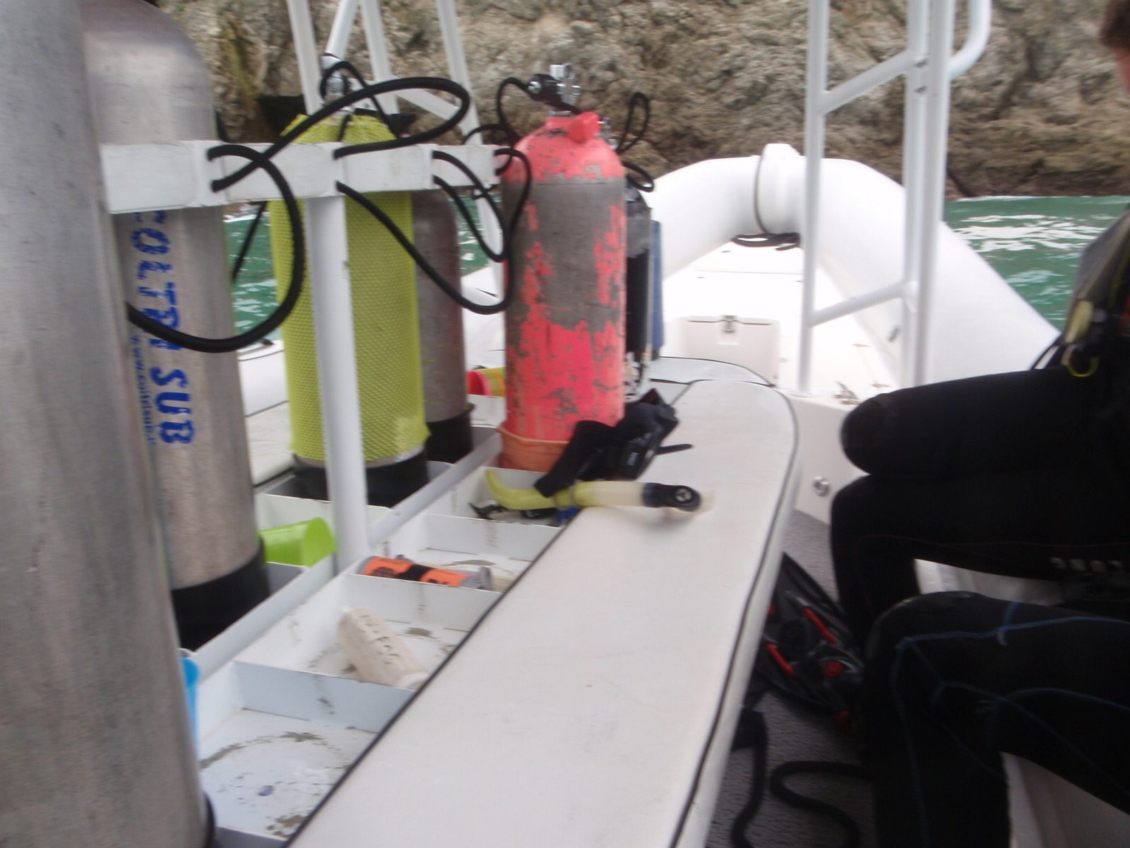 Back on the dive boat, between dives 2 and 3. I managed to dry out the case and it seems a lot...