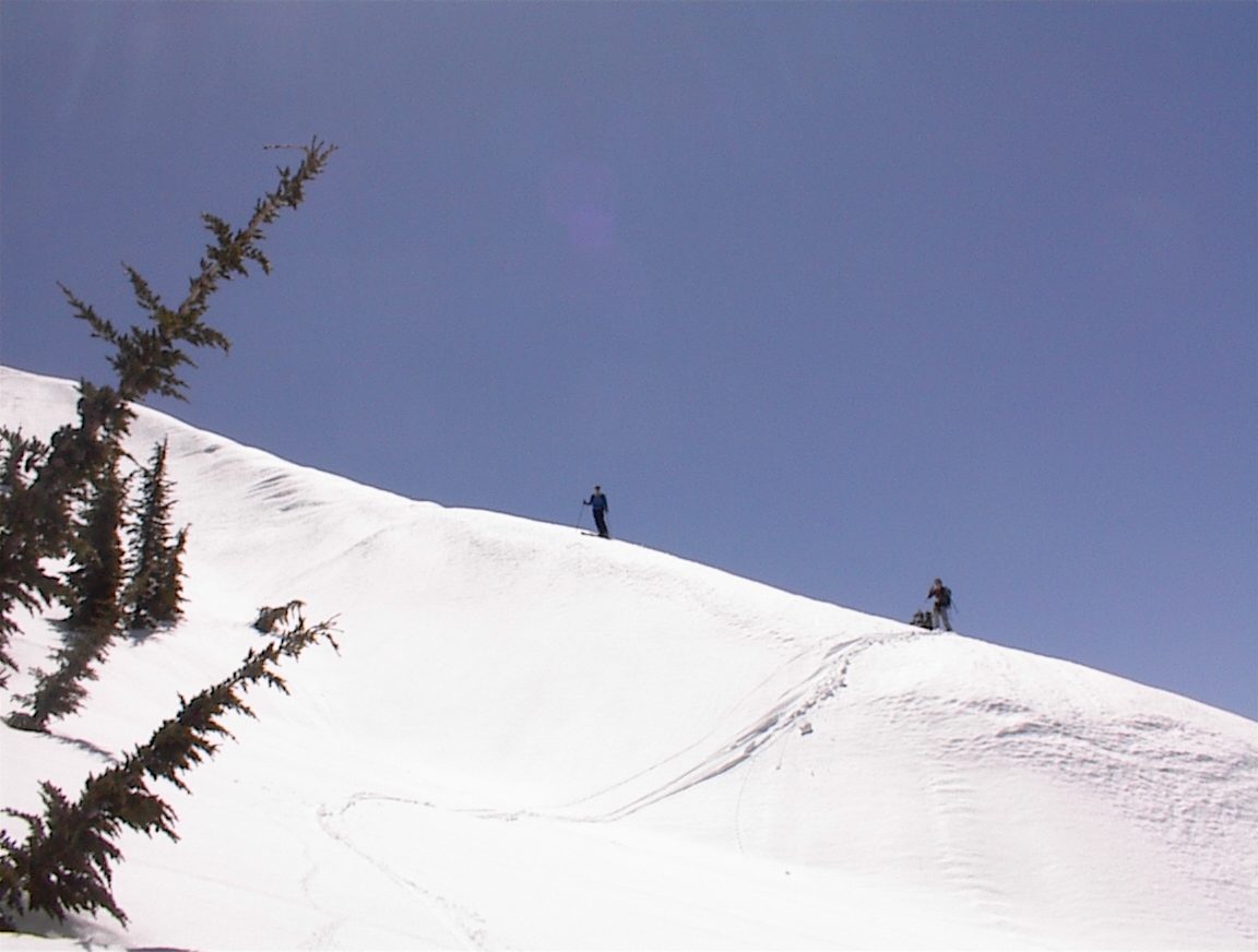 John and Rachel on a spine which descends to Five Lakes. Niels' tracks in the foreground.