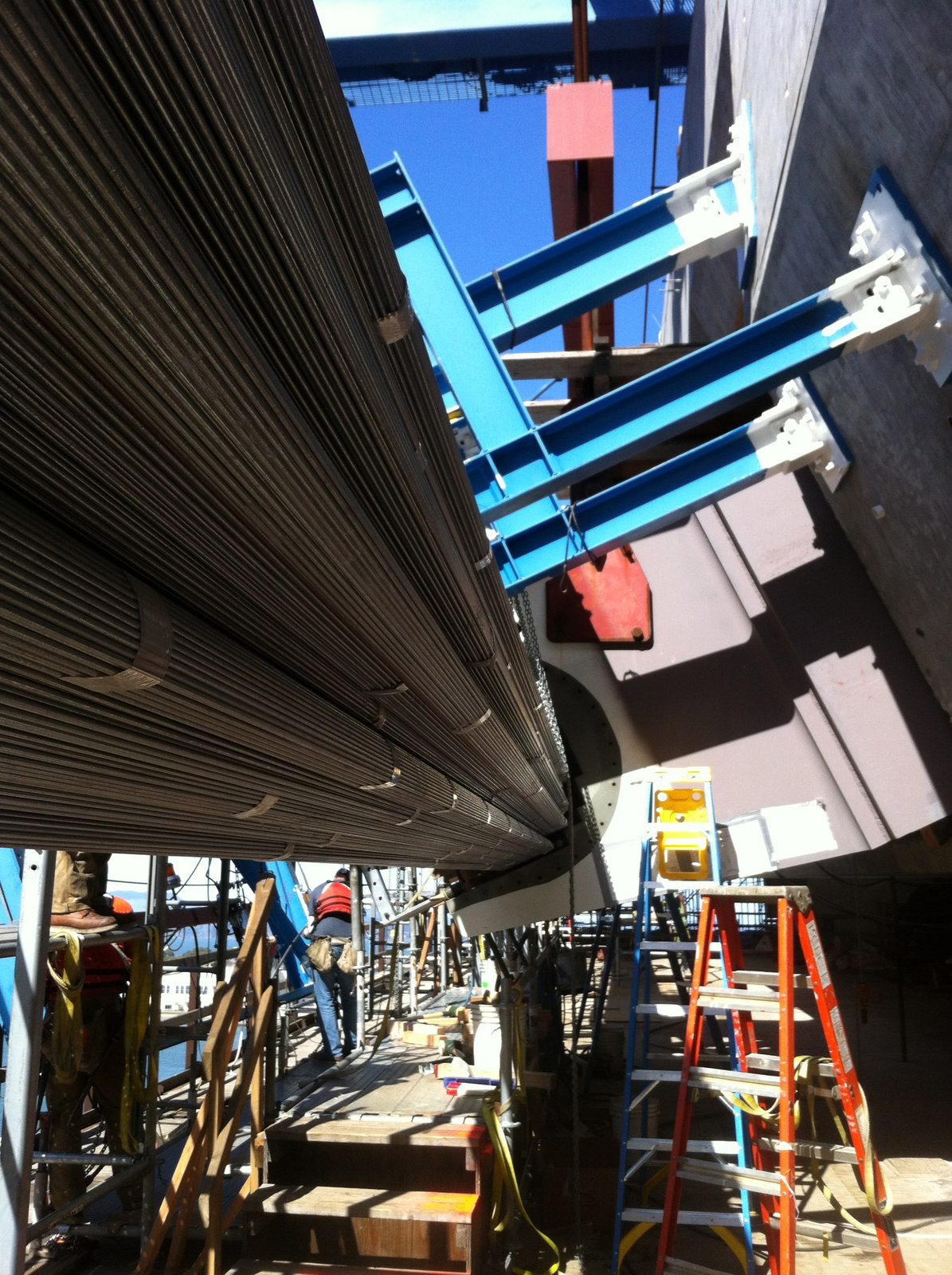 Here you have a better view of the rectilinear channels the cable bundles are forced into. I...