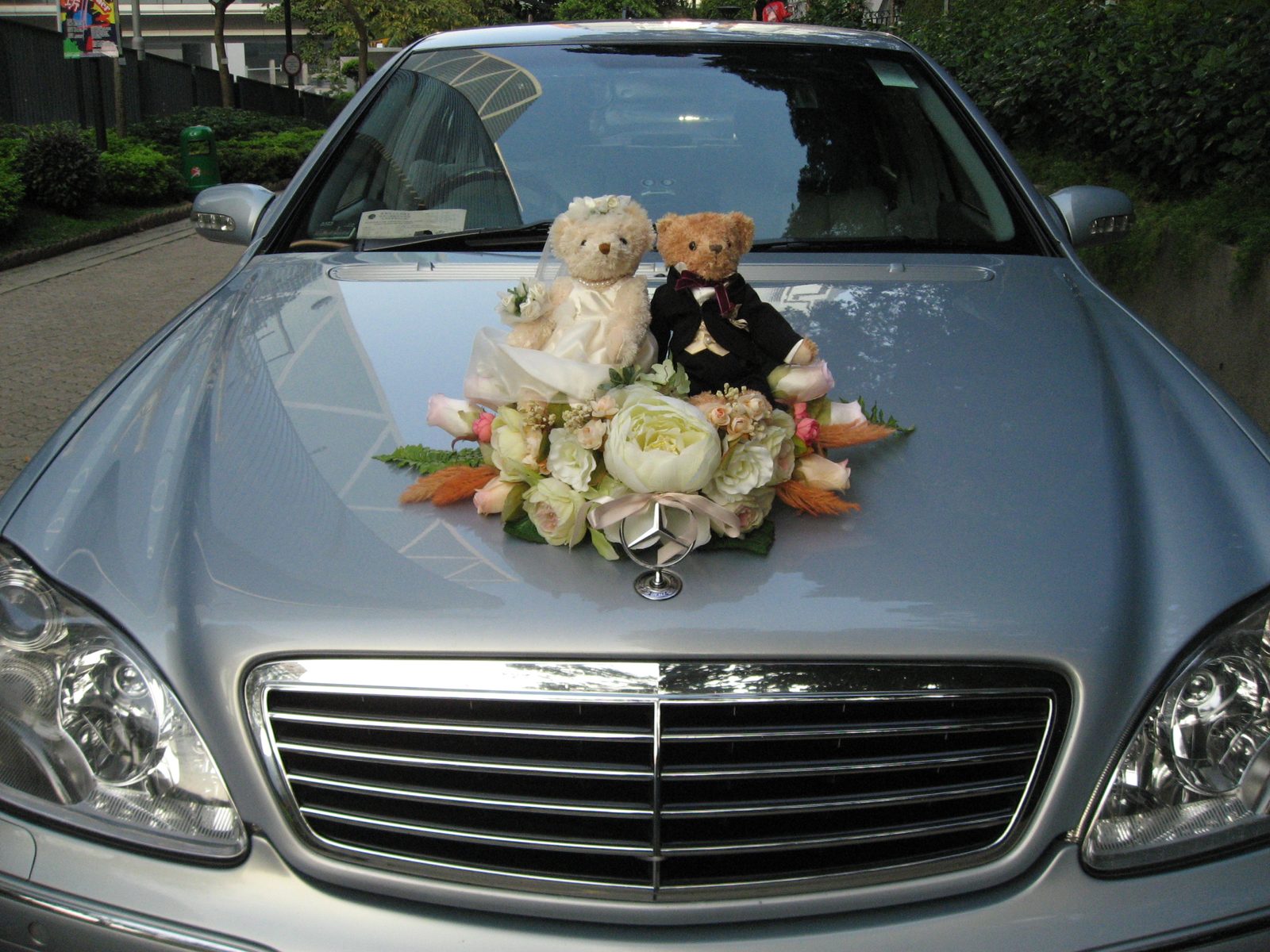 Hong Kongers seem to be obsessed with these kitschy teddy bear bride-and-groom arrangements that...