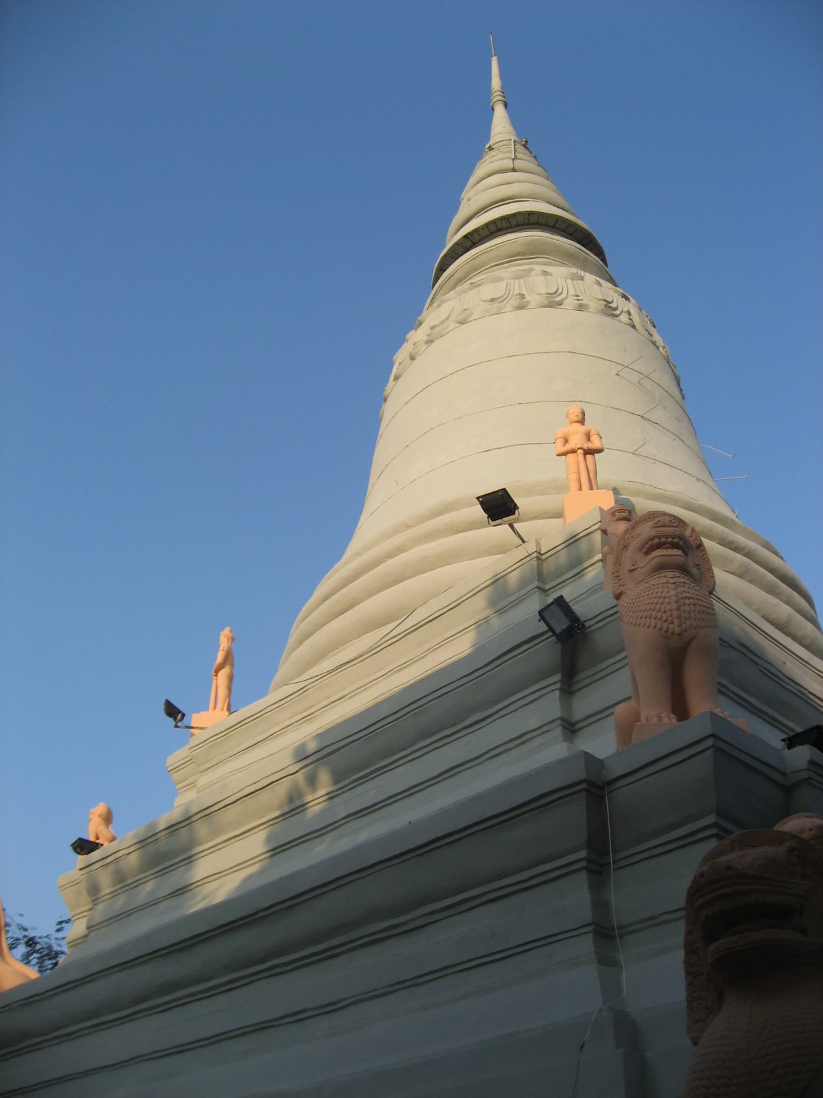 The stoupa of Wat Phnom.
