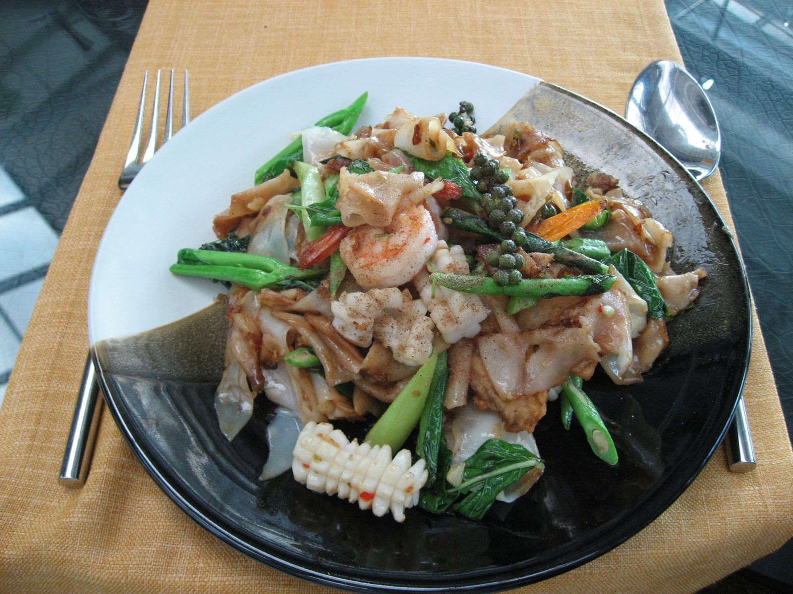 220 Thai Baht lunch in Bangkok Suvarnabhumi International Airport.  (220 Thai Baht = $6.)