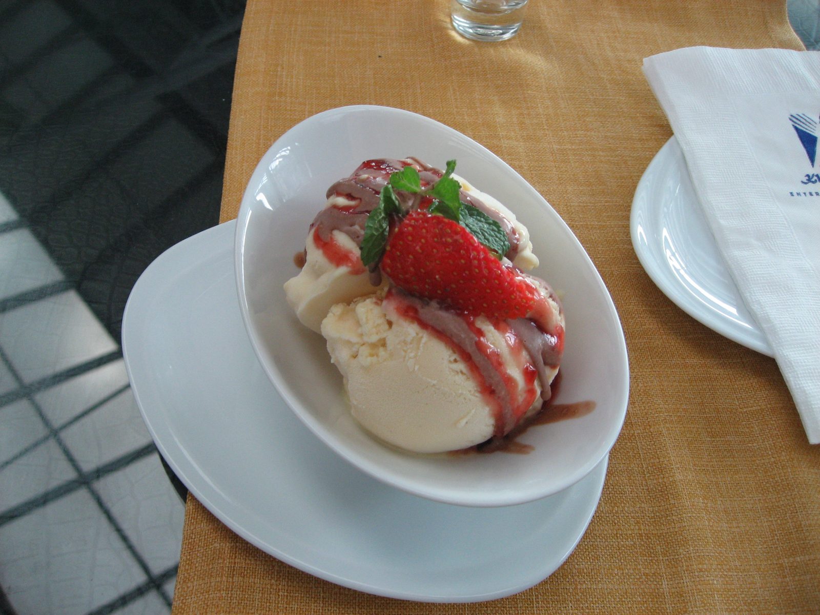 ... and at that price I couldn't pass up some vanilla ice cream for dessert.