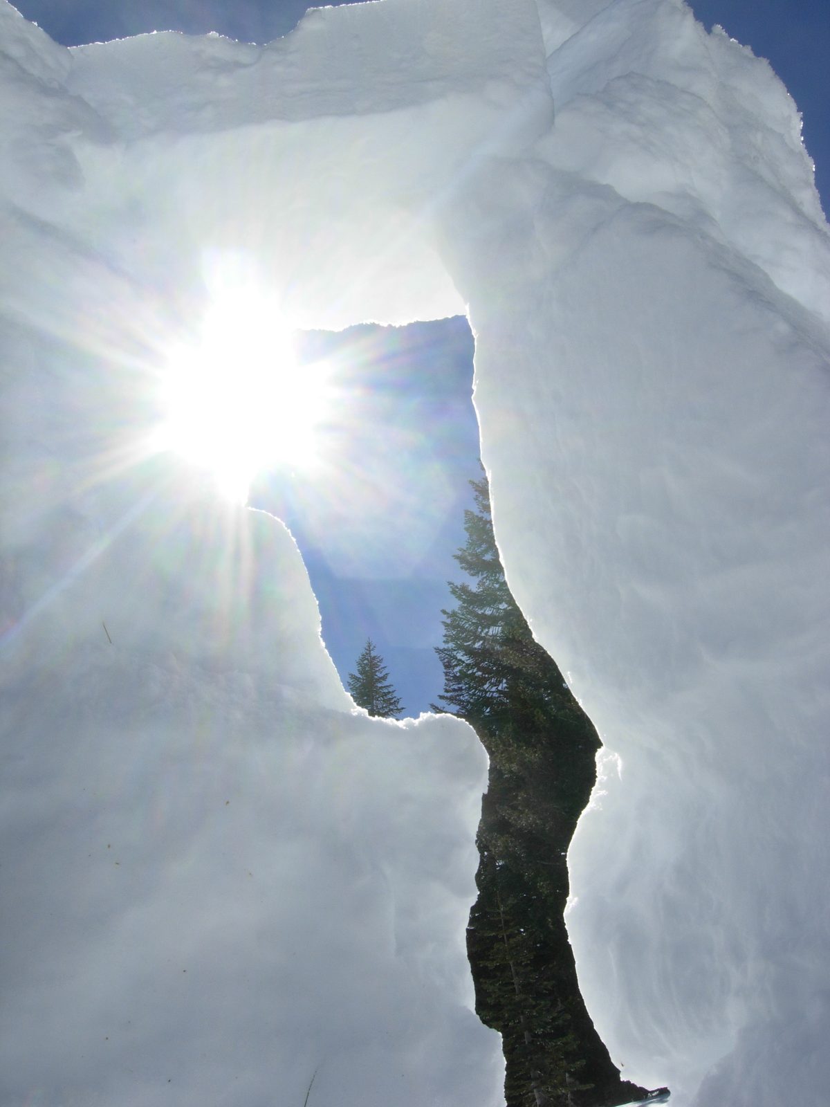 Snowhenge and sun.