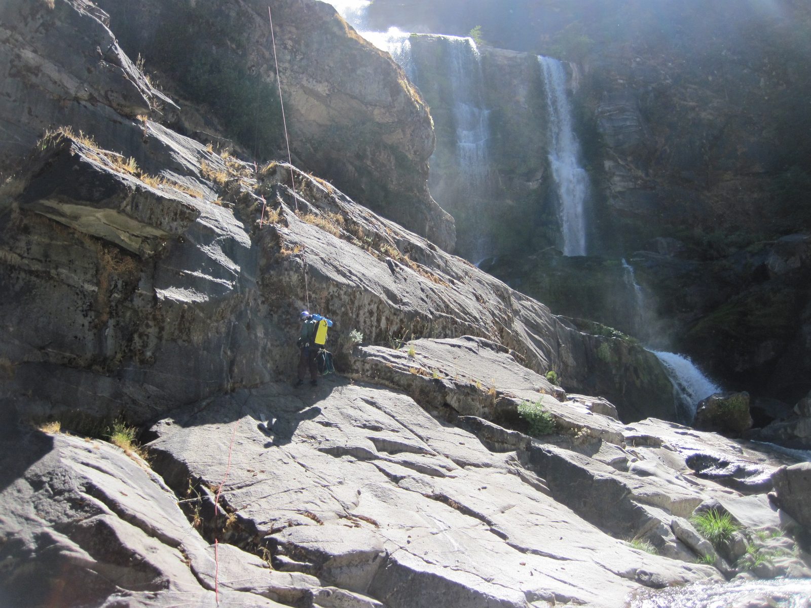 Joel on rappel.