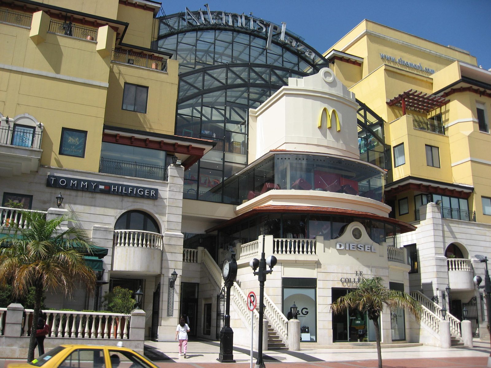 Mega-malls in Bogota.  McDonalds, Diesel and D&G.  I could be anywhere.