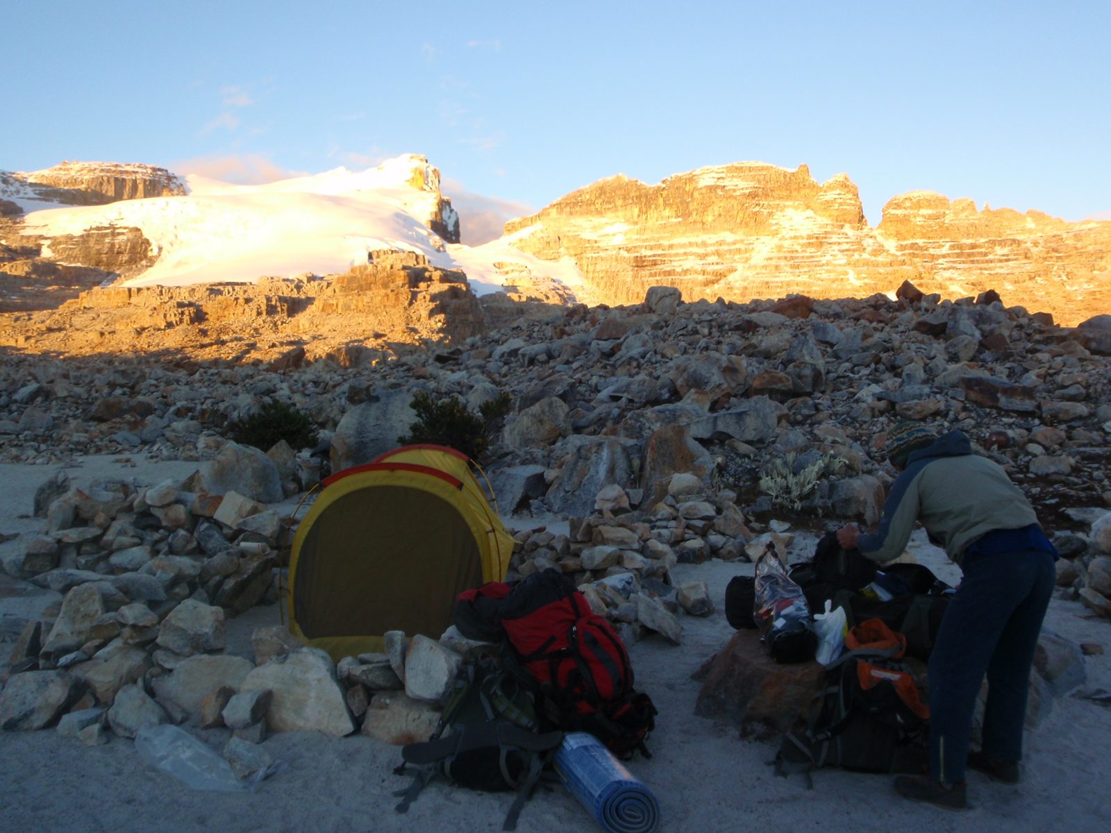 Rodrigo setting up camp, with Concavo in the background.