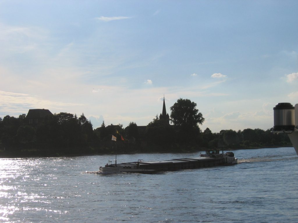We passed lots of gas or oil boats headed for Frankfurt.