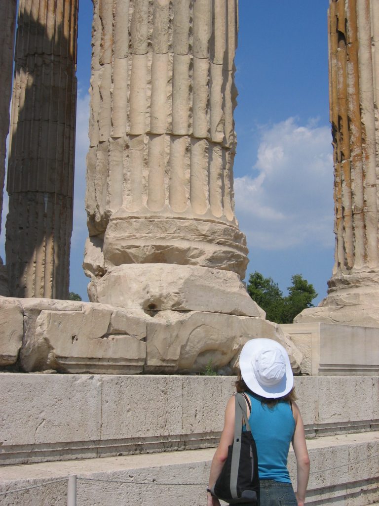 Very large columns.