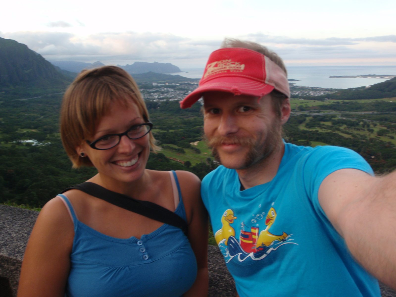 Pali means cliff in Hawaiian.  Here's a view off the cliff to the north.