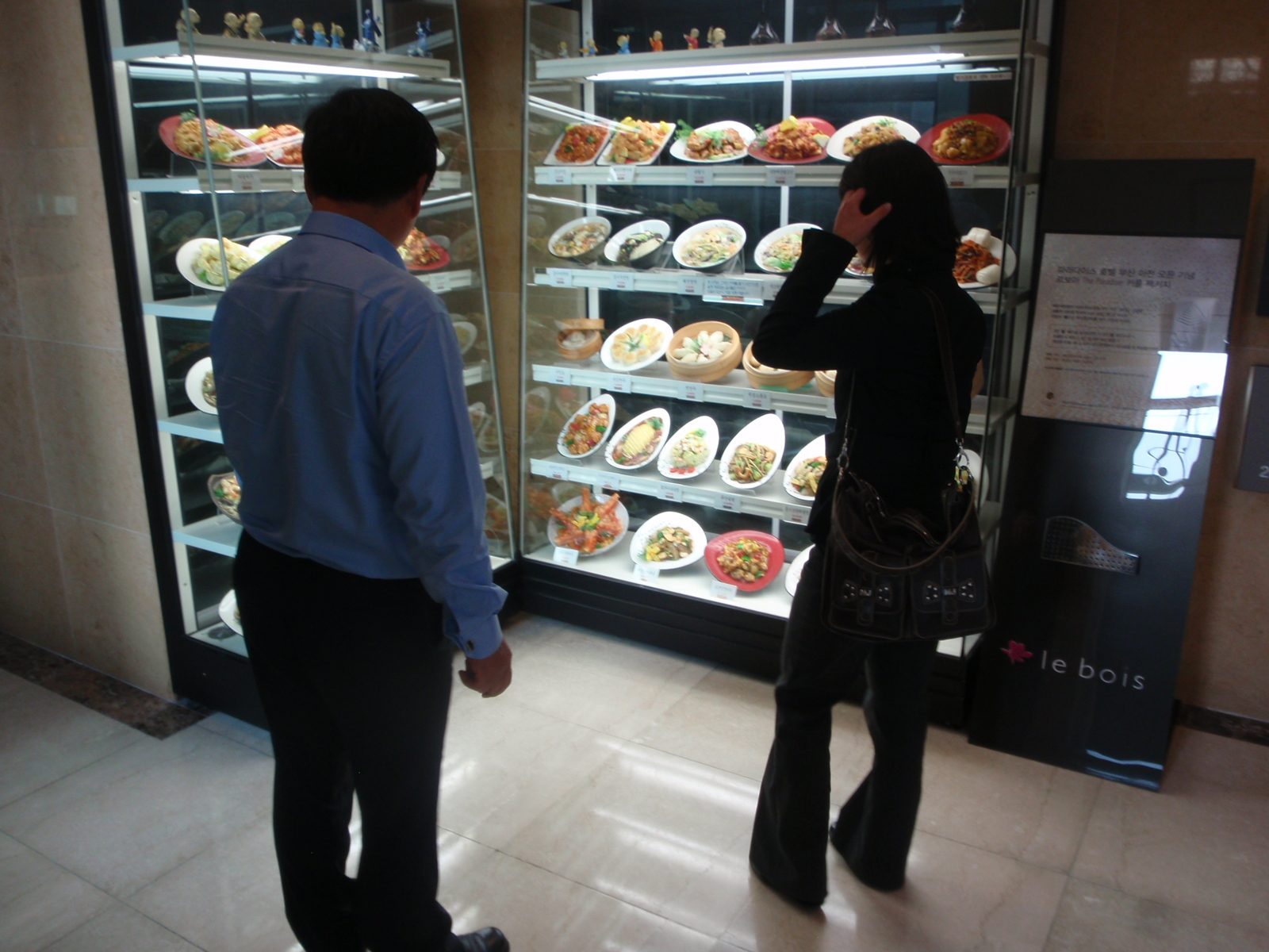 Plastic food to choose from at the Chinese restaurant we went to for lunch.  Monica´s dad and Monica.