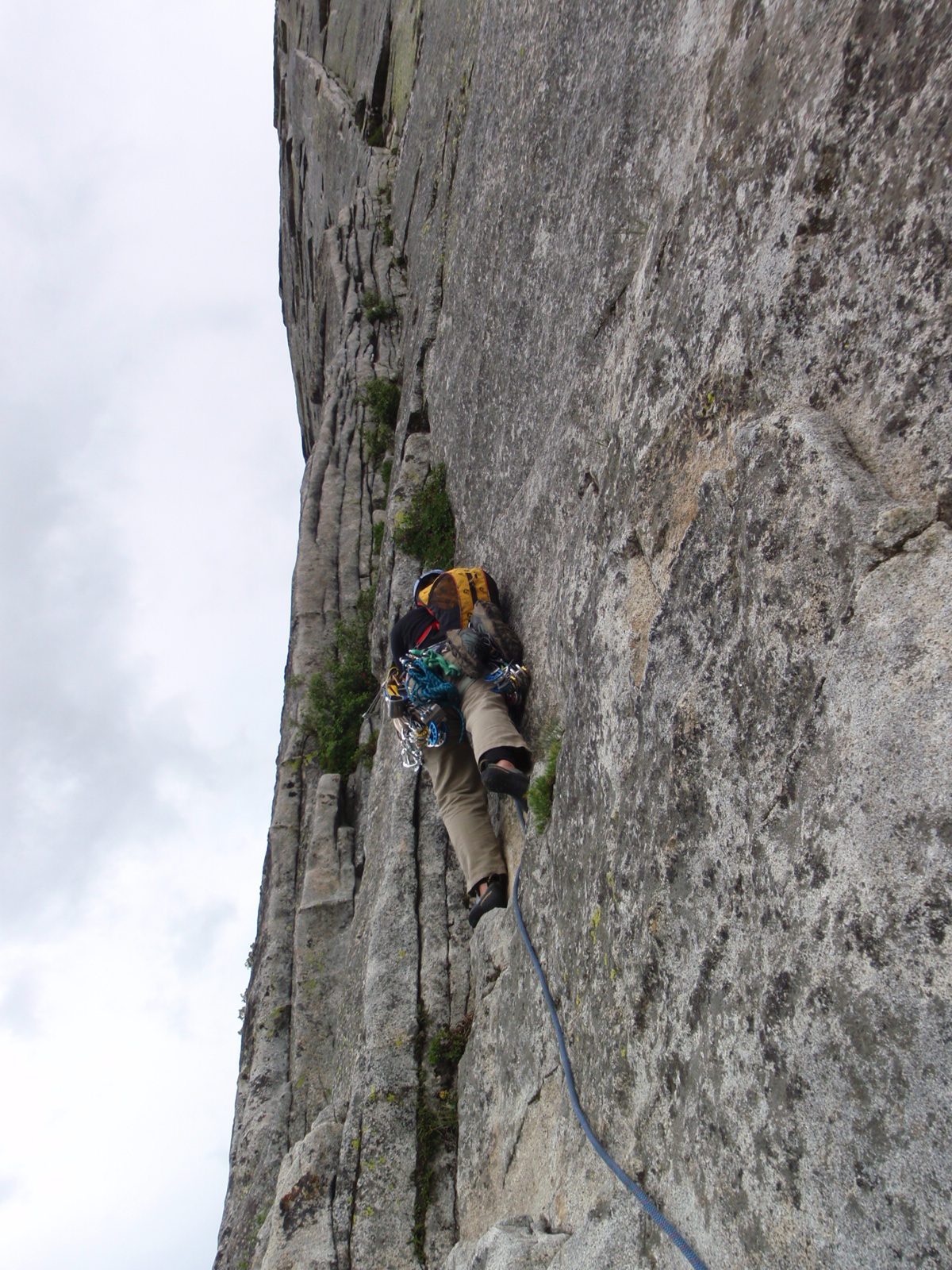 Monica leading the first pitch of Deception (5.6) on Hogsback.