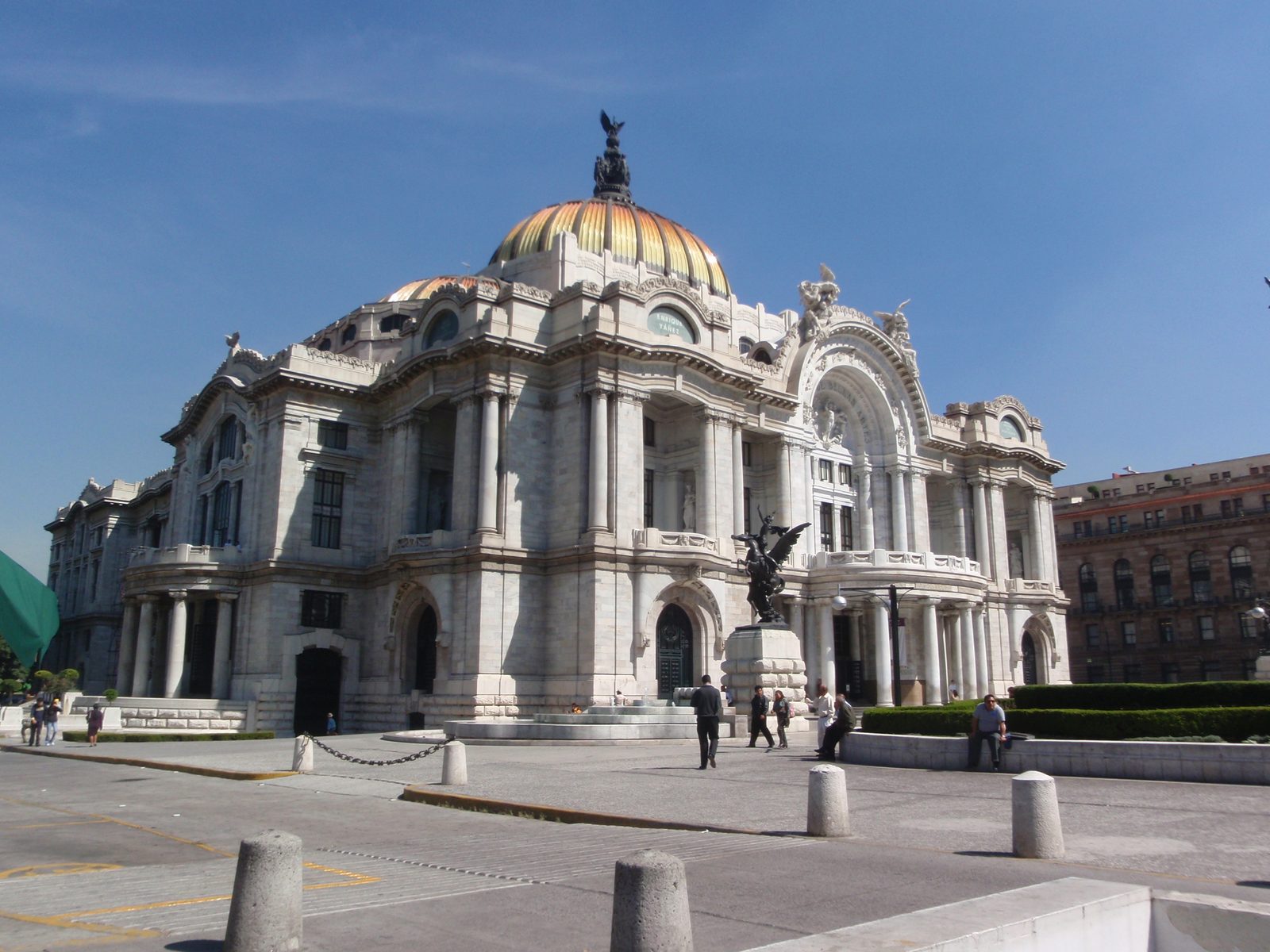 The Palacio de Bellas Artes near the Parque Central in Mexico city.