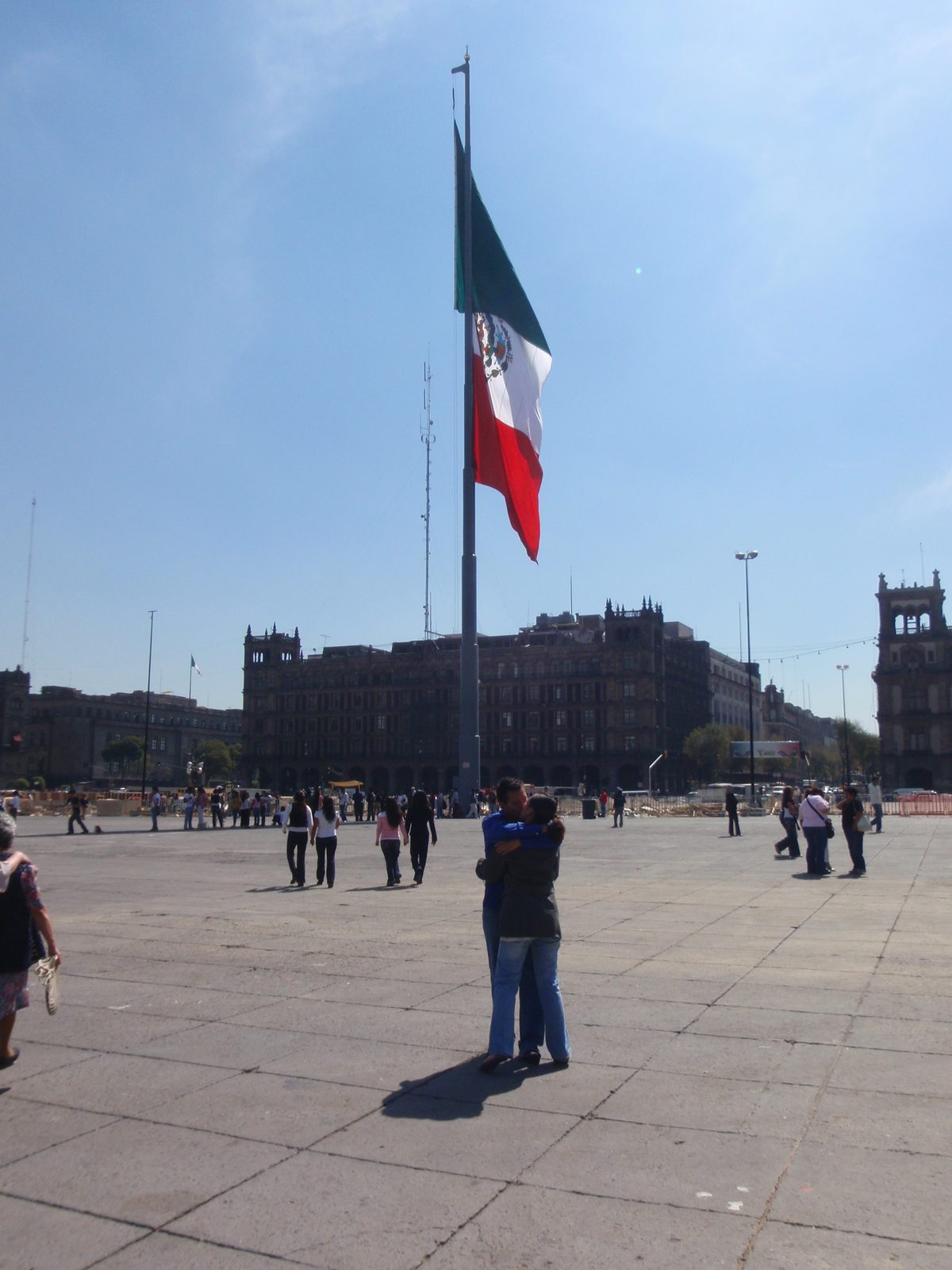 Mexican couple in the Zócalo.