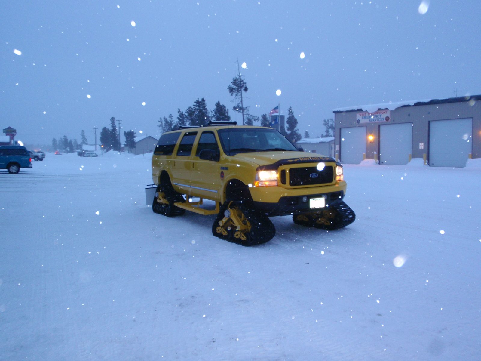 Snowyacht VI: our 1.7 mpg Ford Excursion piloted by Dave the Libertarian Sierra-Club-bashing guide.