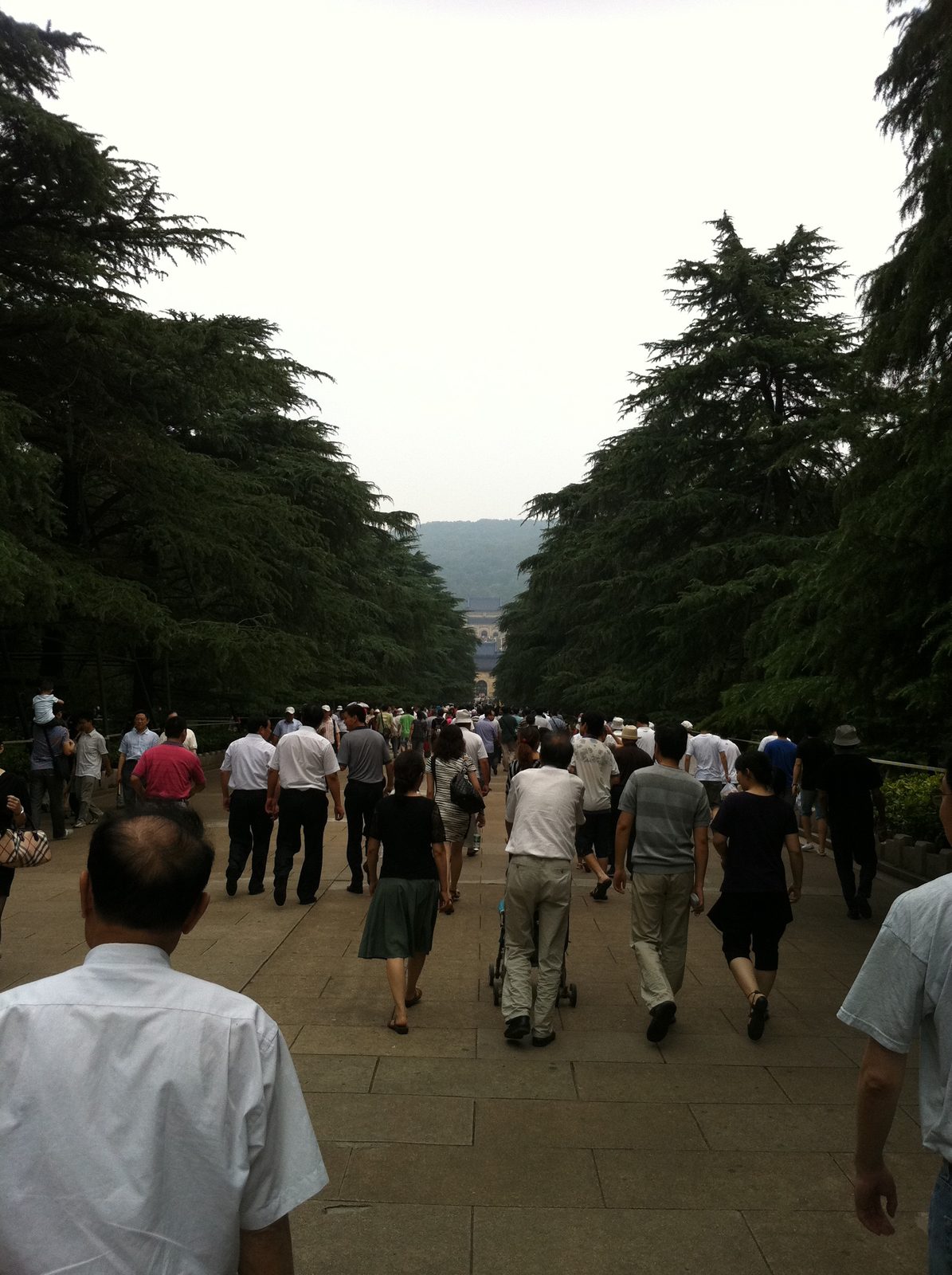 Going to visit the mausoleum of Dr. Sun Yat-sen. 
