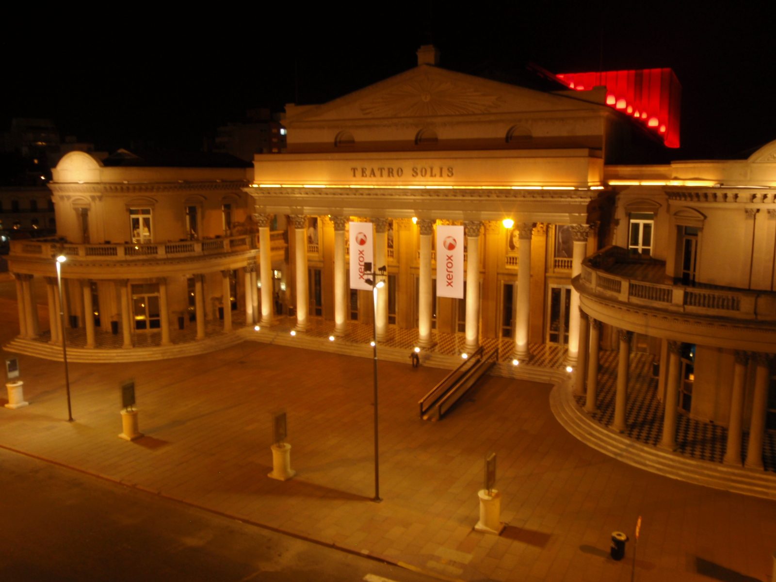 Teatro Solis at night.