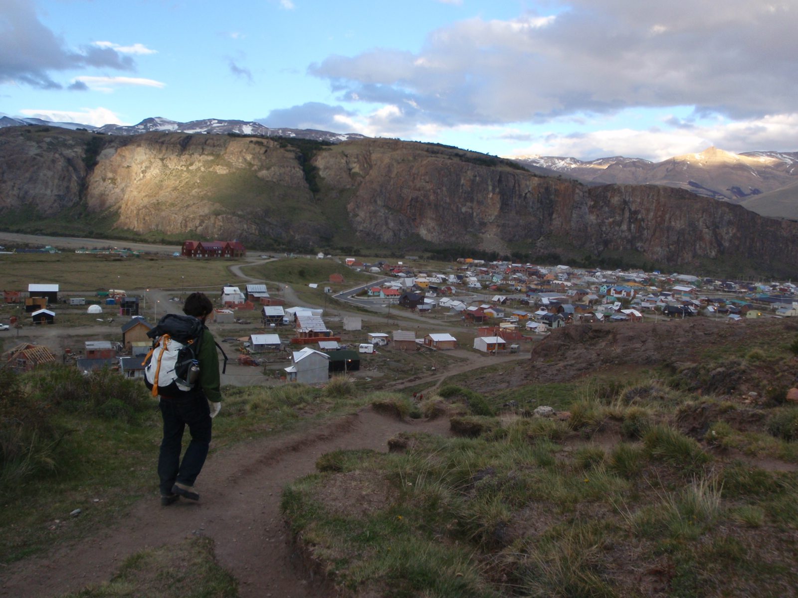 Jay dragging his weary bones back into El Chaltén.