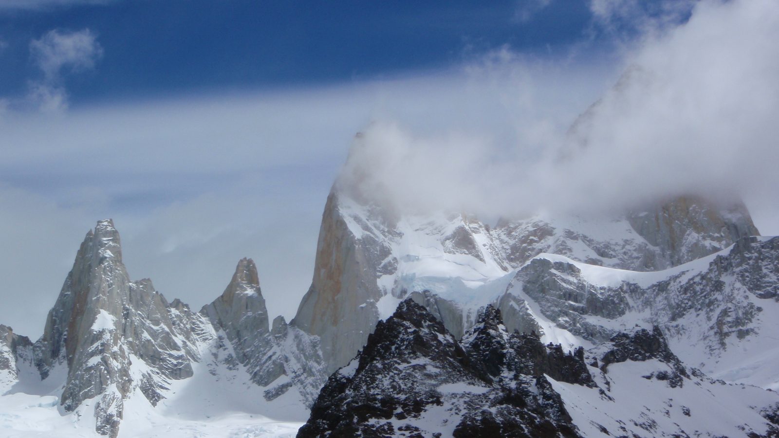 Los Tres, widescreen edition.